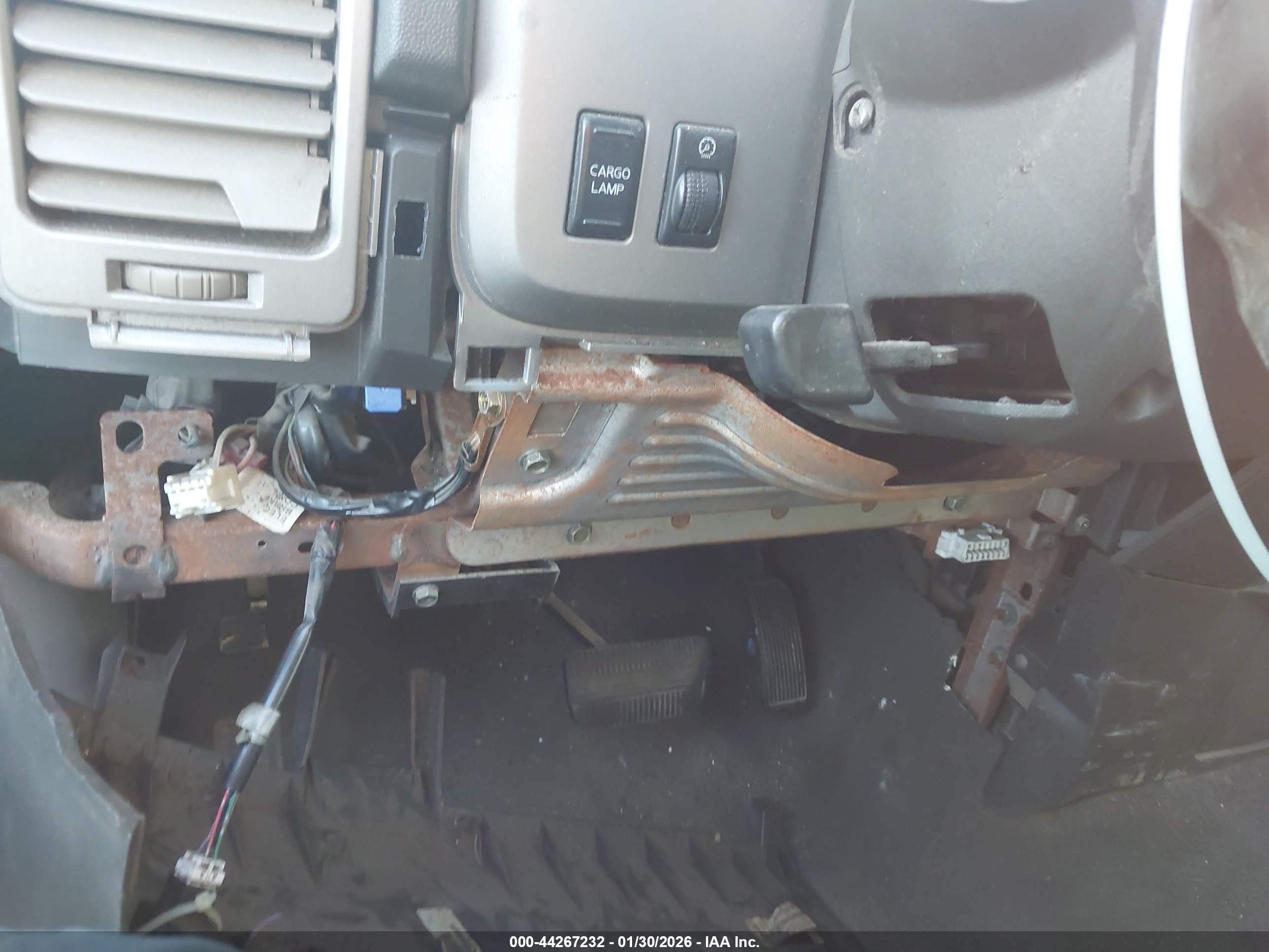 NISSAN TITAN image 6