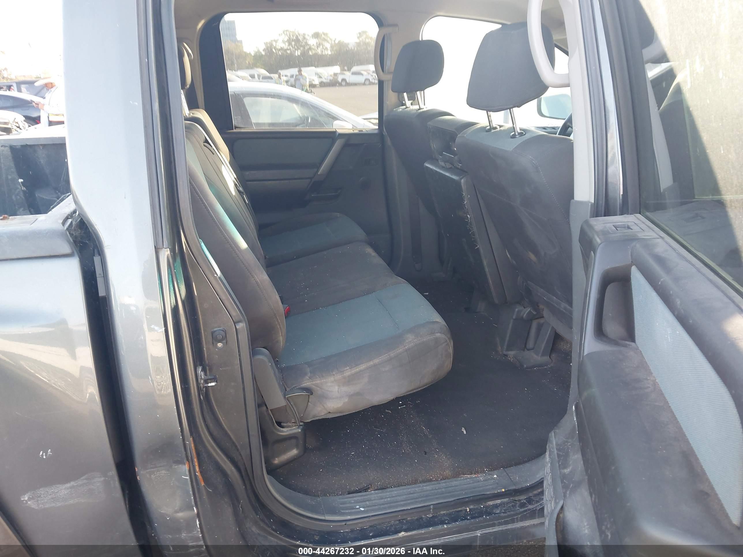 NISSAN TITAN image 8