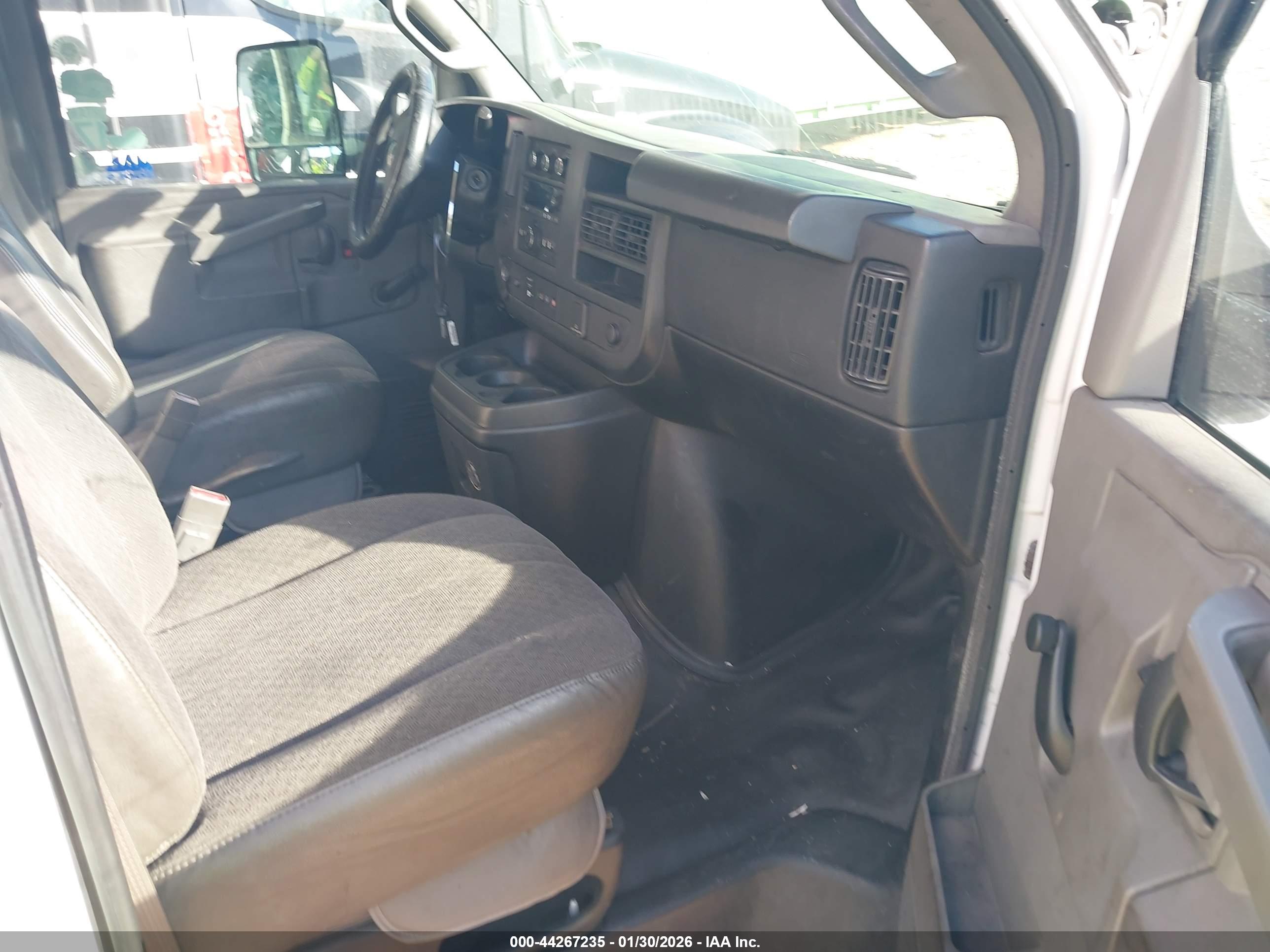 CHEVROLET EXPRESS image 5