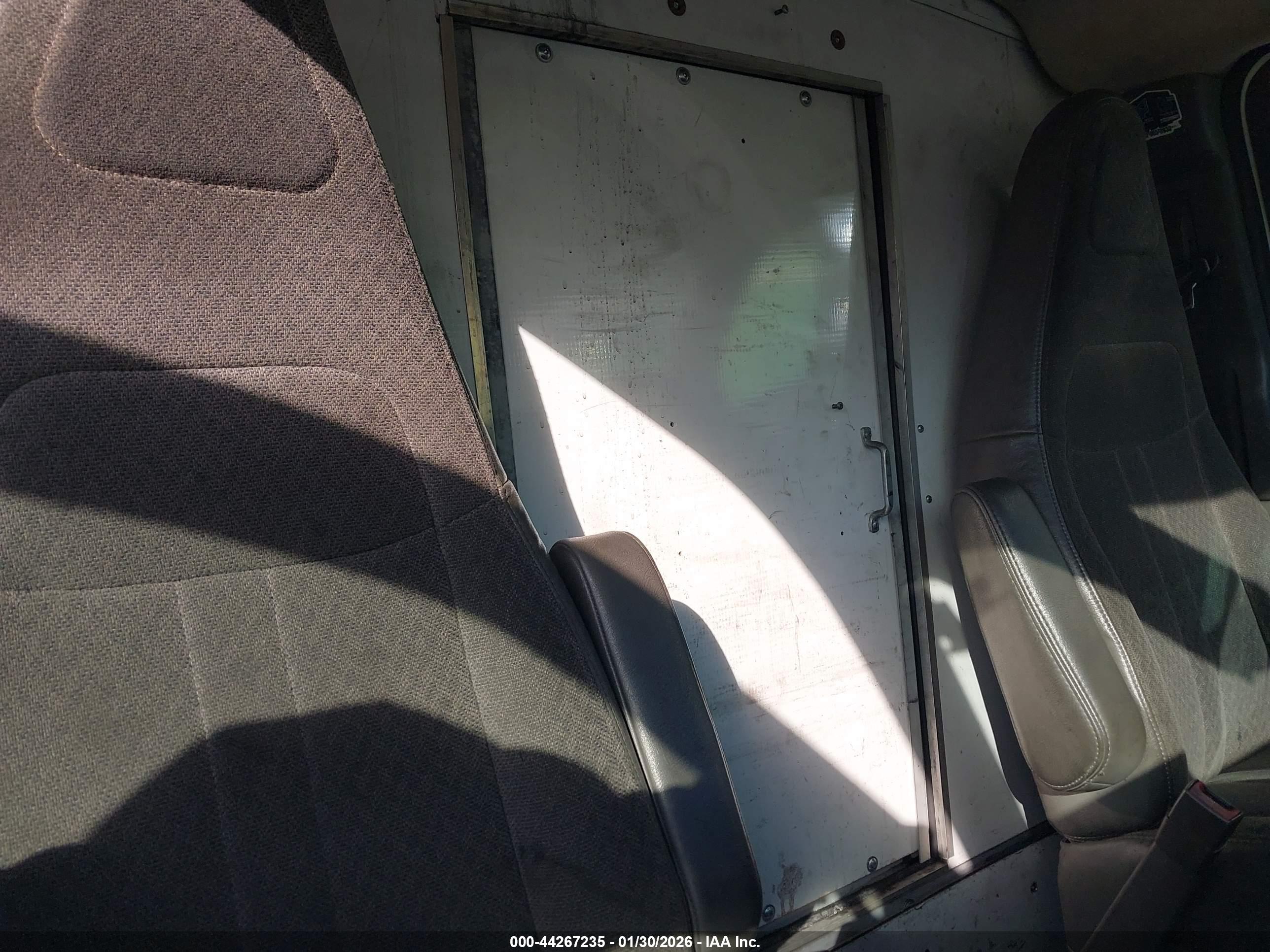 CHEVROLET EXPRESS image 7