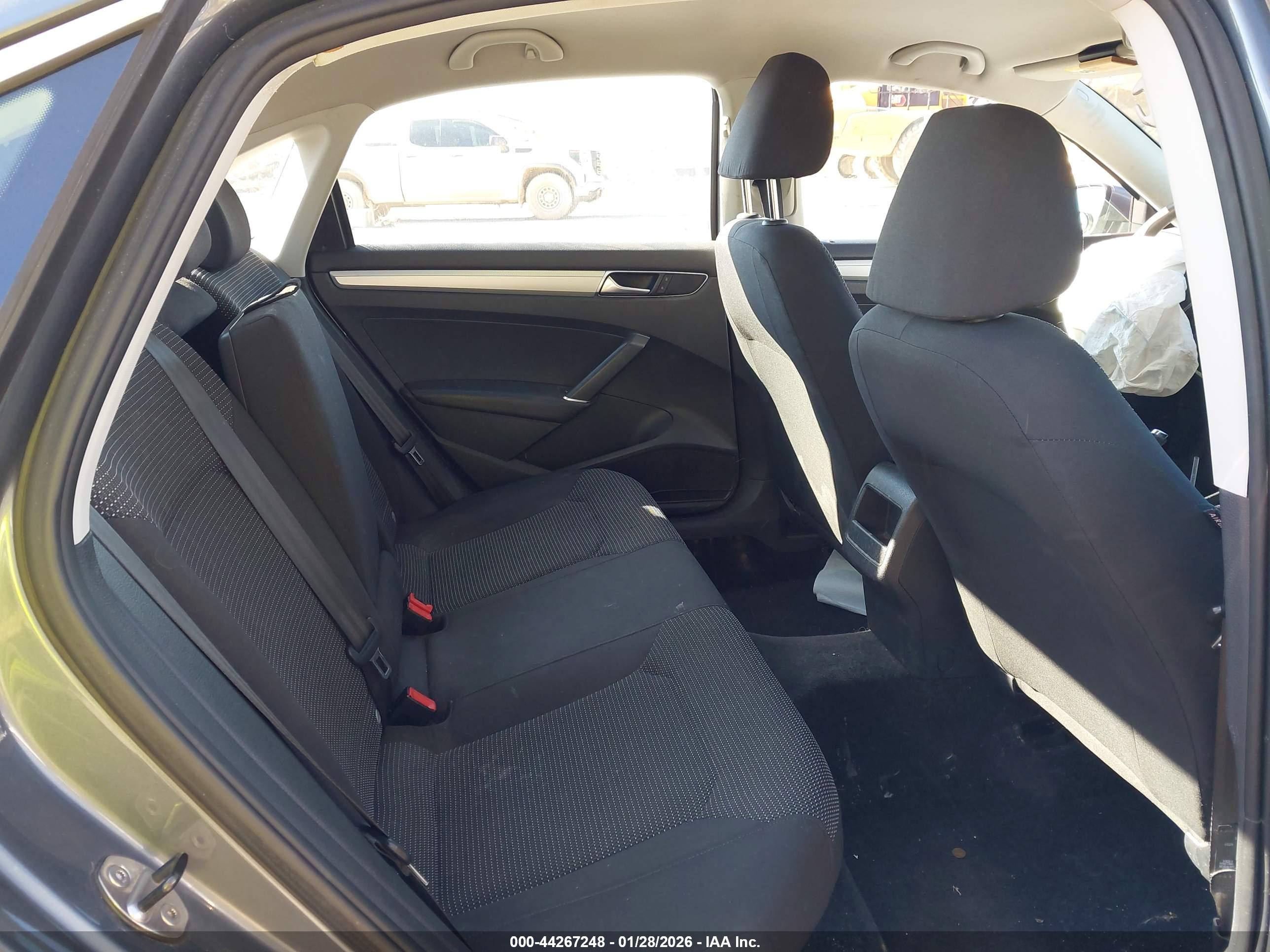 VOLKSWAGEN PASSAT image 8
