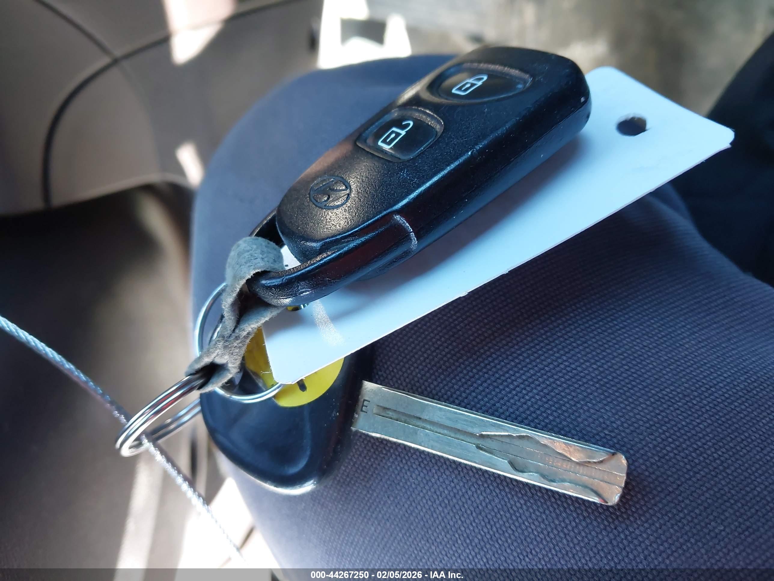 HYUNDAI TUCSON image 11