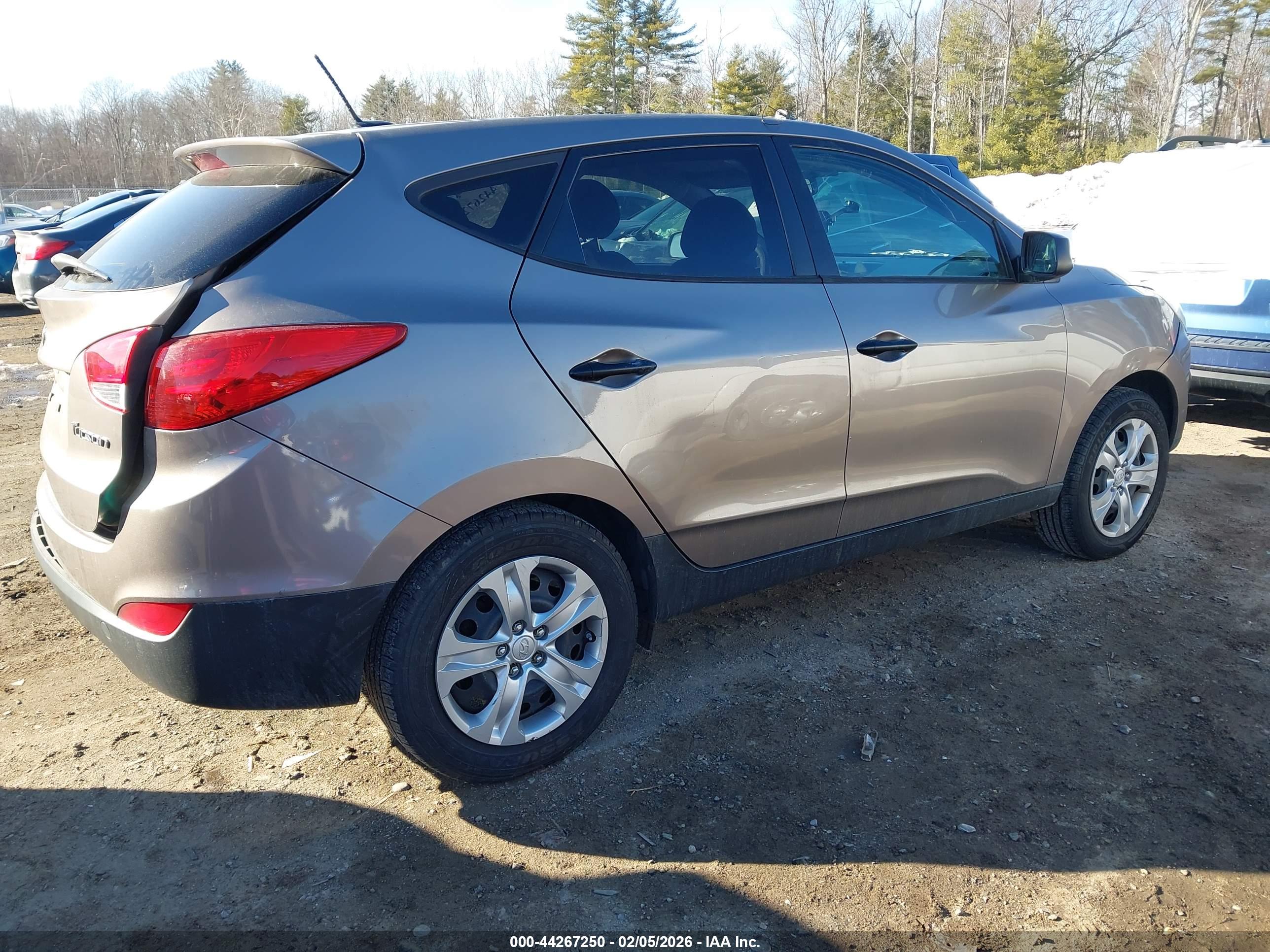 HYUNDAI TUCSON image 4