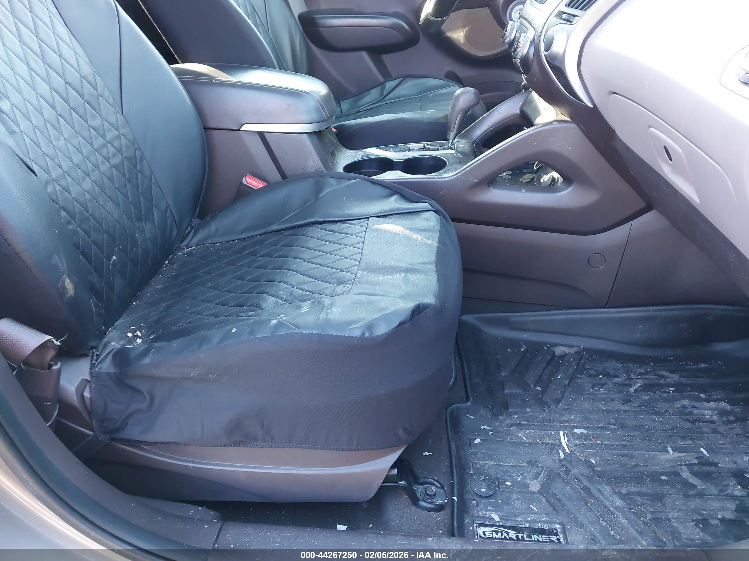 HYUNDAI TUCSON image 5
