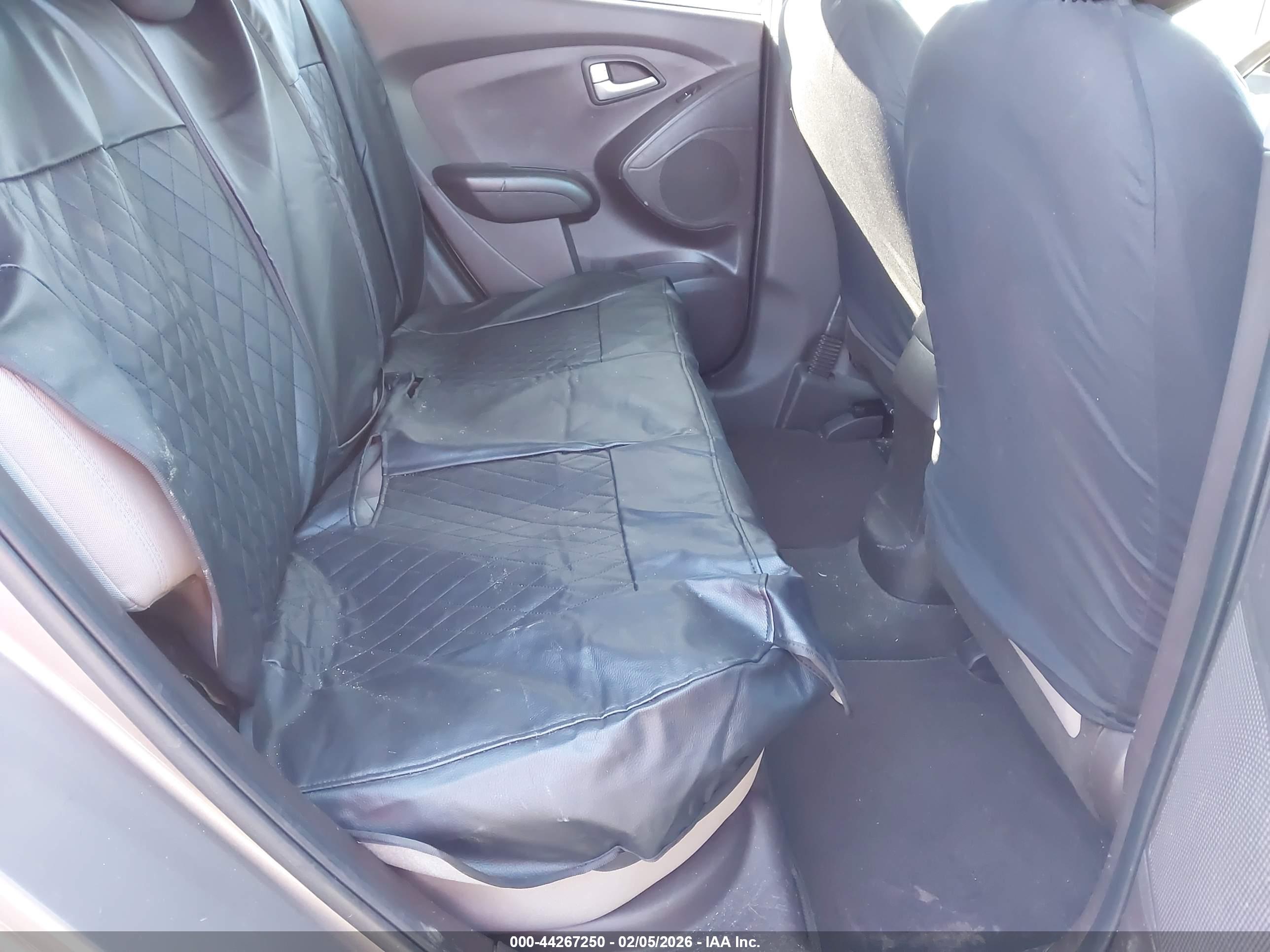 HYUNDAI TUCSON image 8