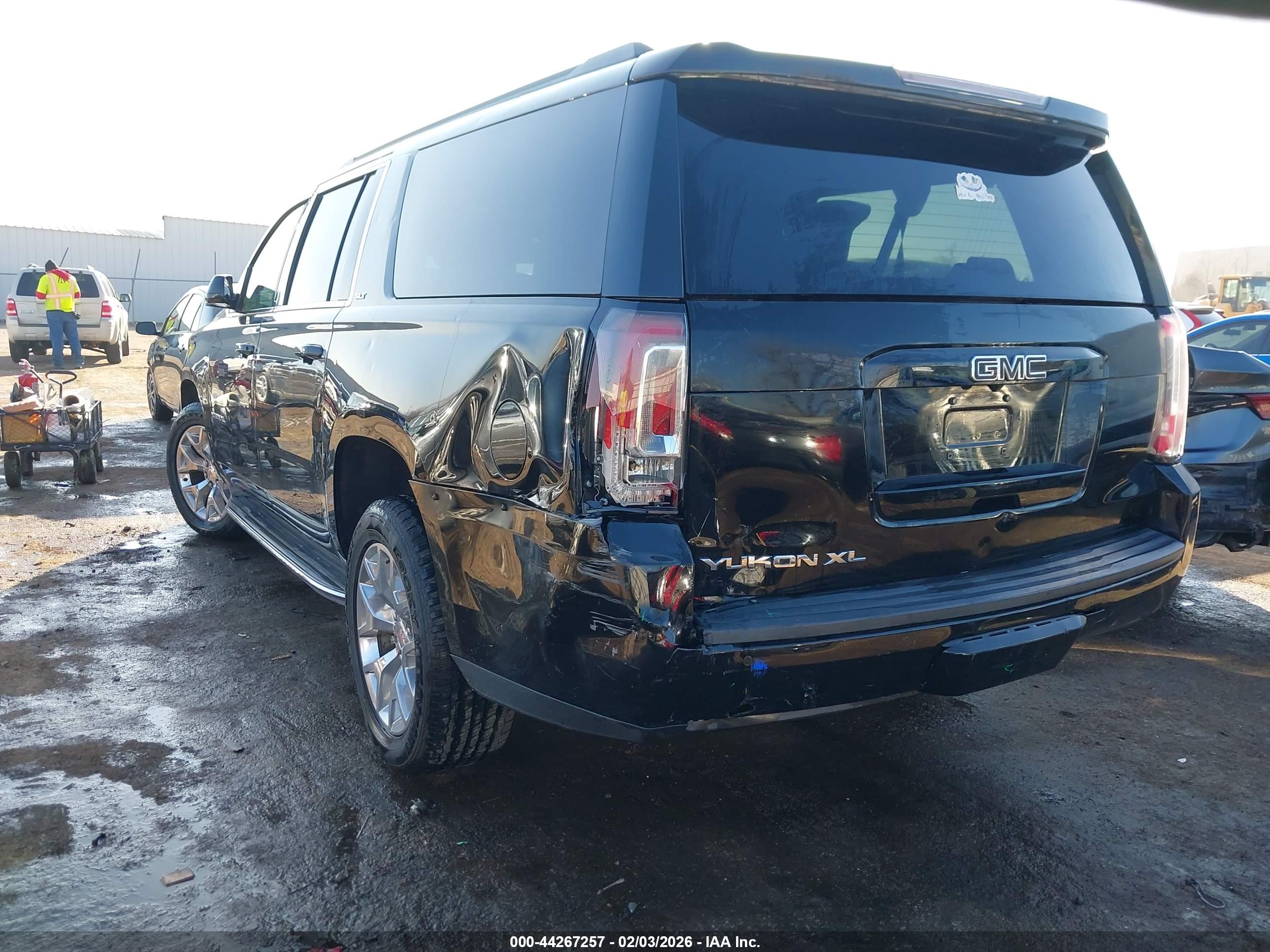 GMC YUKON image 3