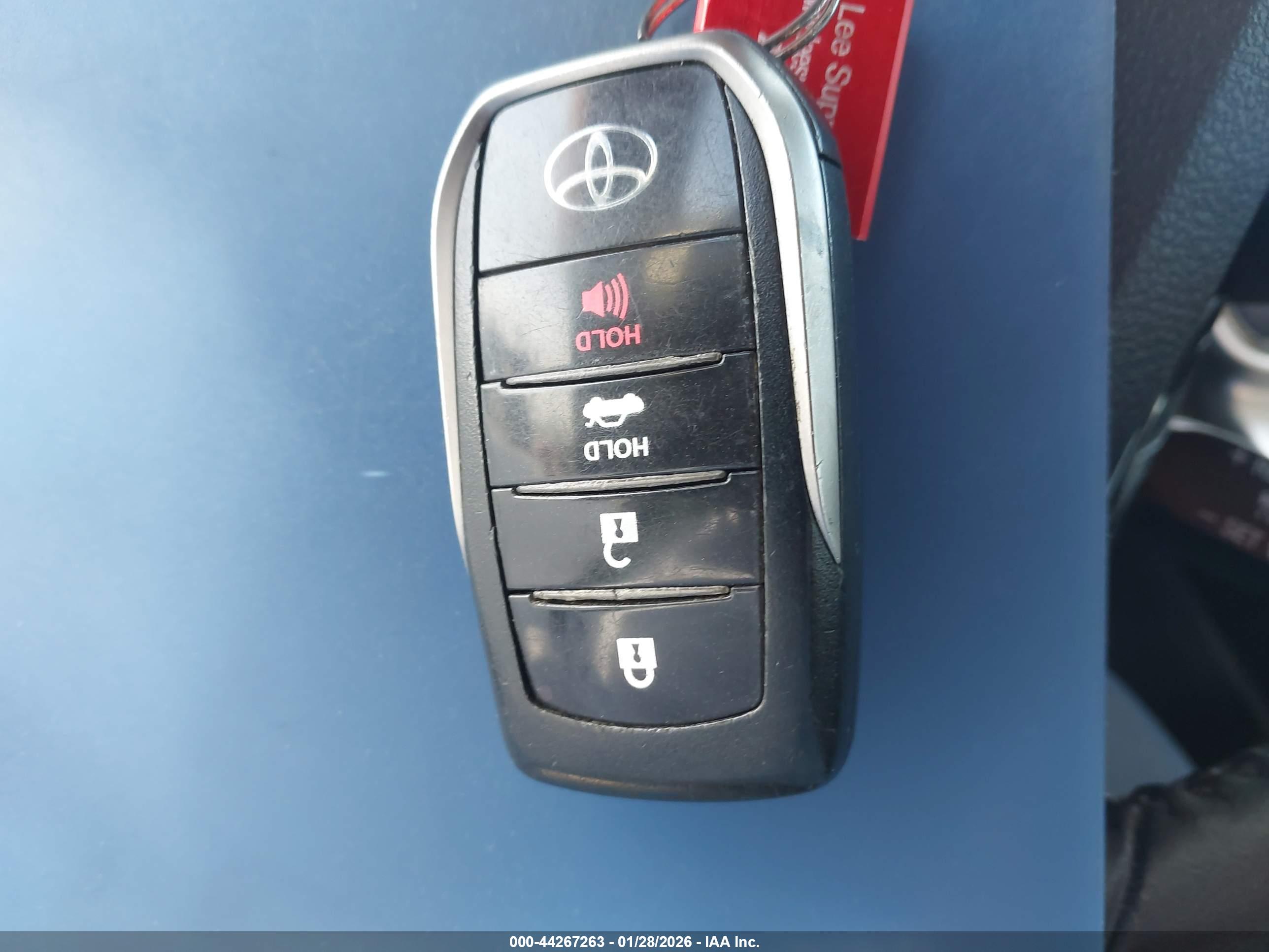 TOYOTA MIRAI image 11