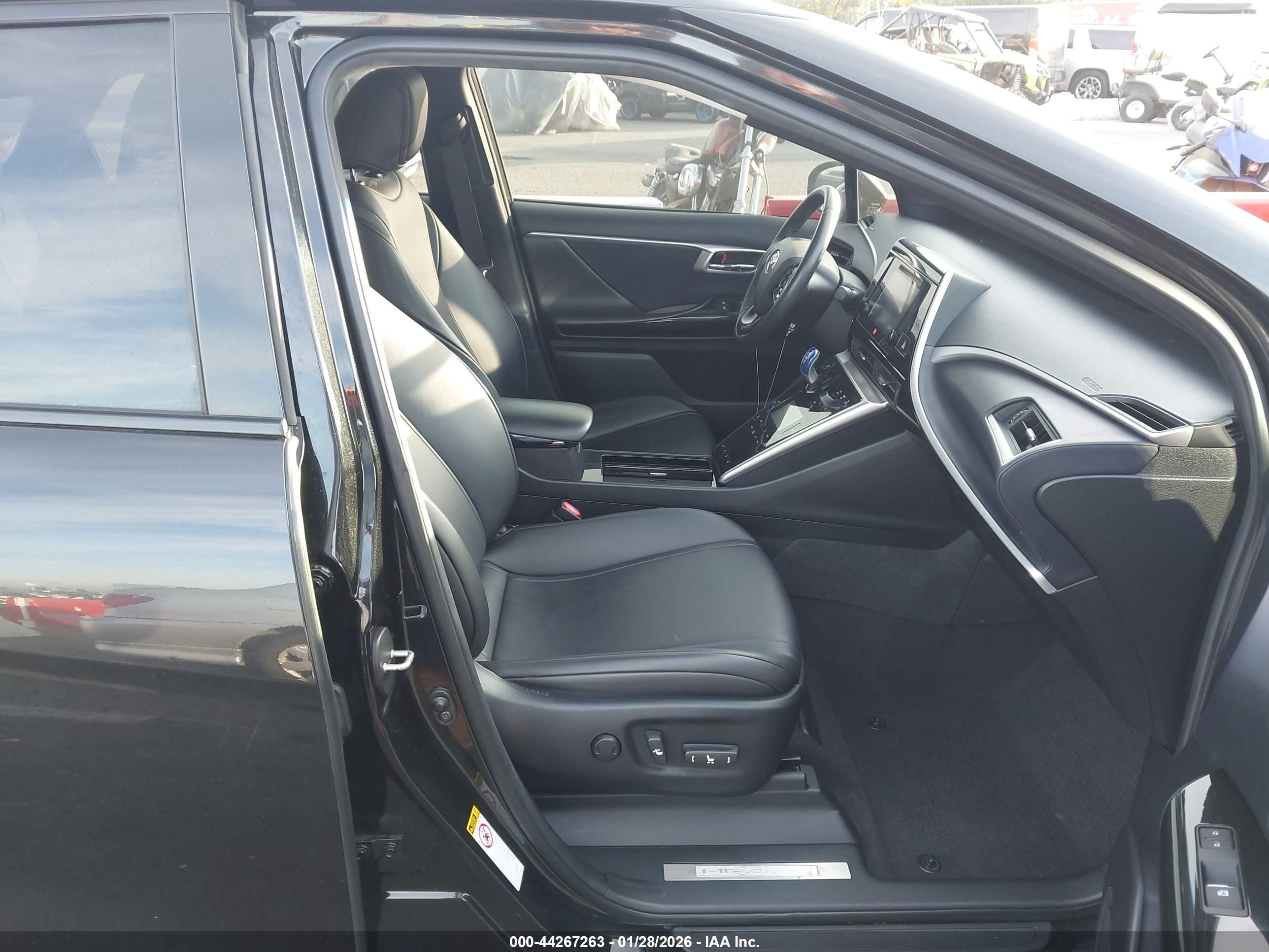 TOYOTA MIRAI image 5
