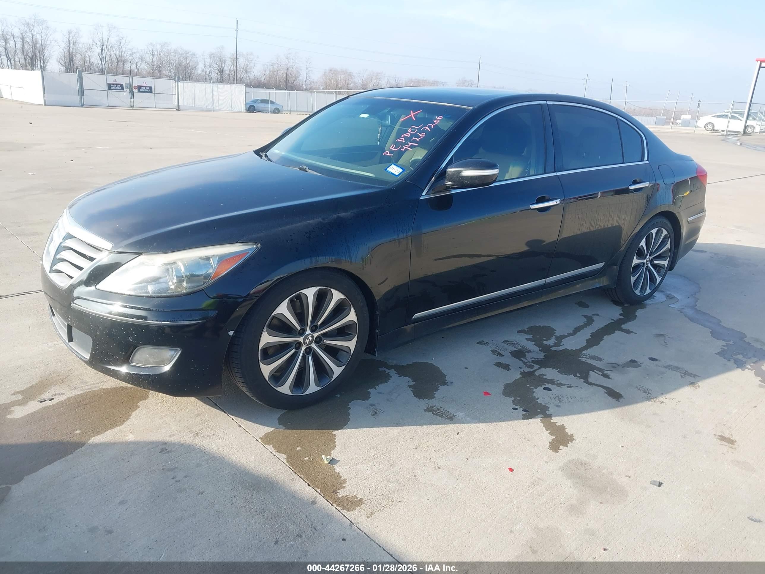 HYUNDAI GENESIS image 2