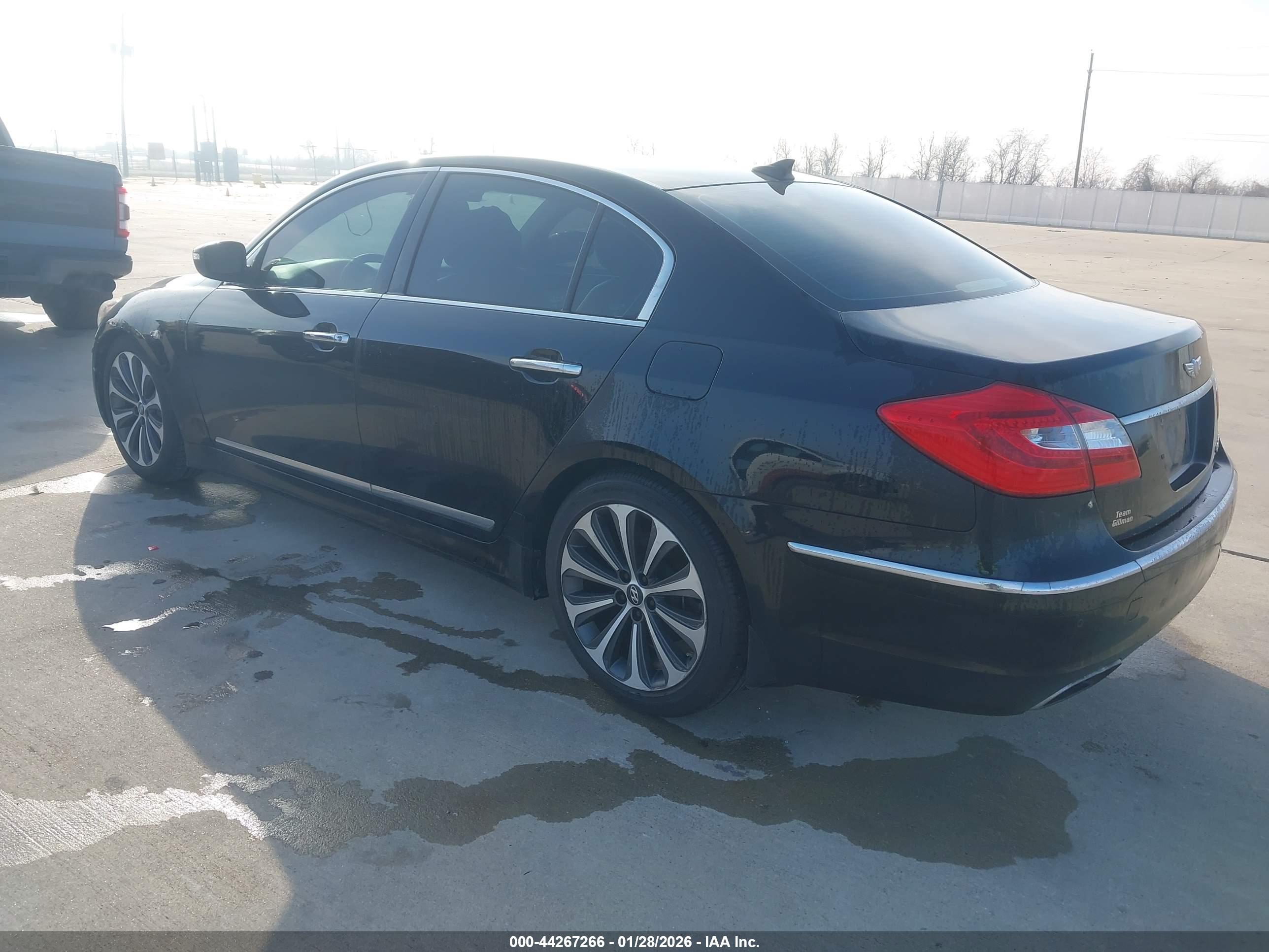 HYUNDAI GENESIS image 3