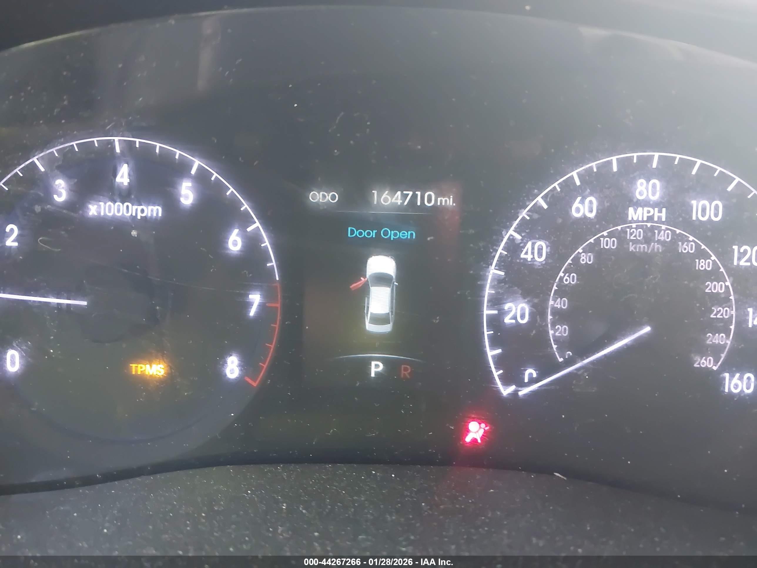 HYUNDAI GENESIS image 7