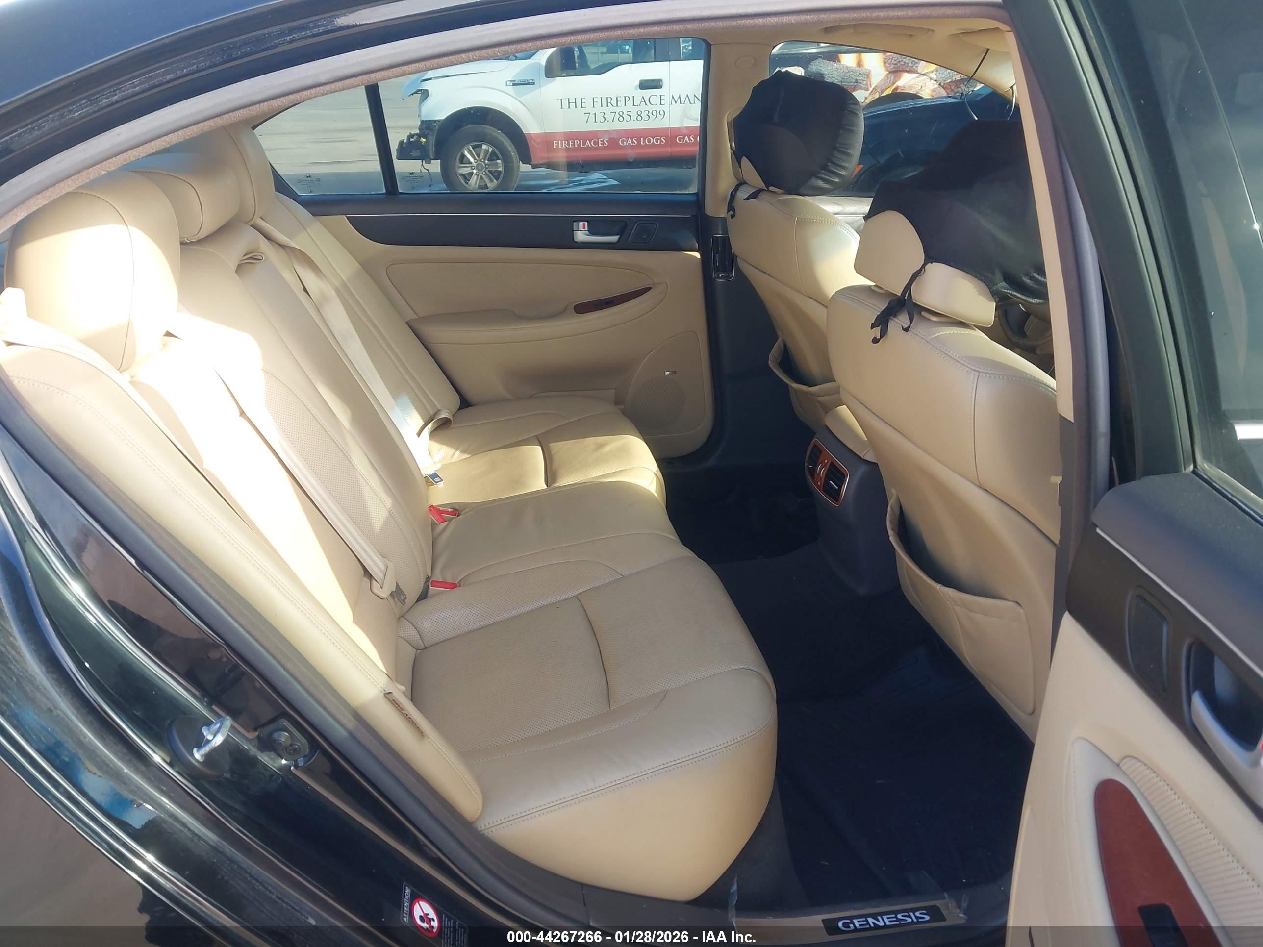 HYUNDAI GENESIS image 8