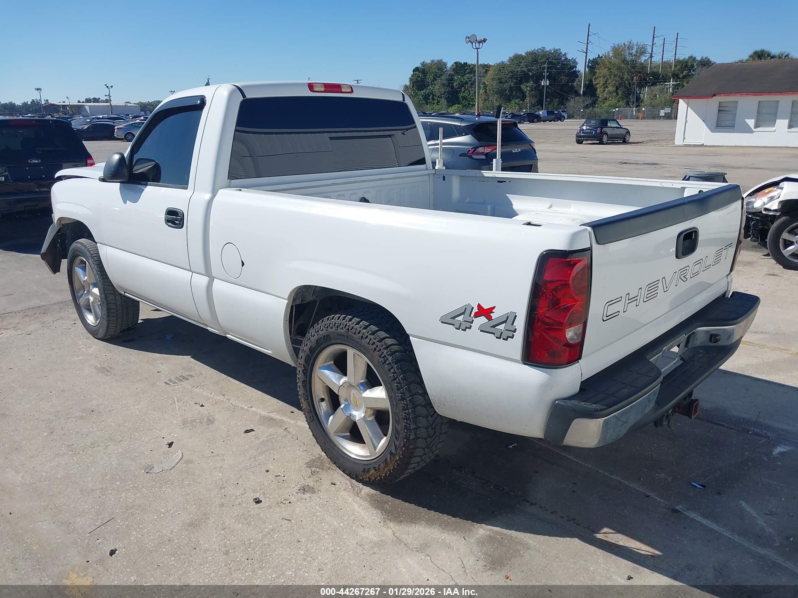 CHEVROLET SILVERADO image 3