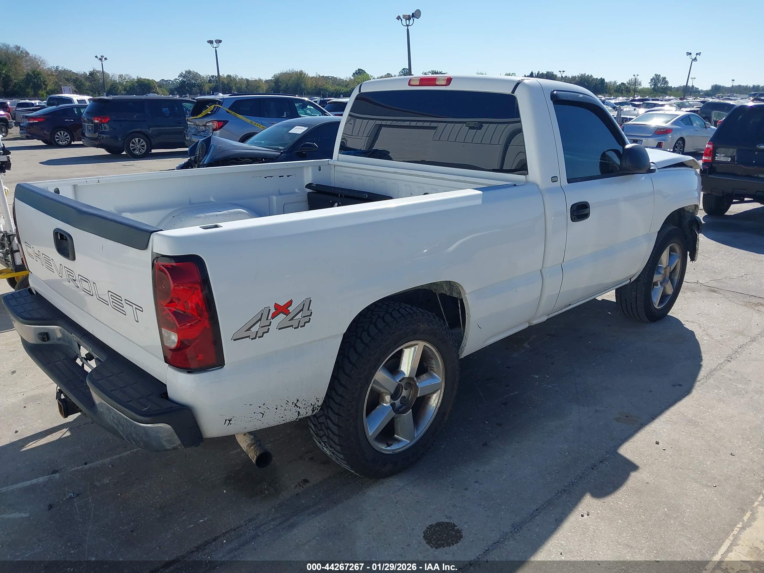CHEVROLET SILVERADO image 4