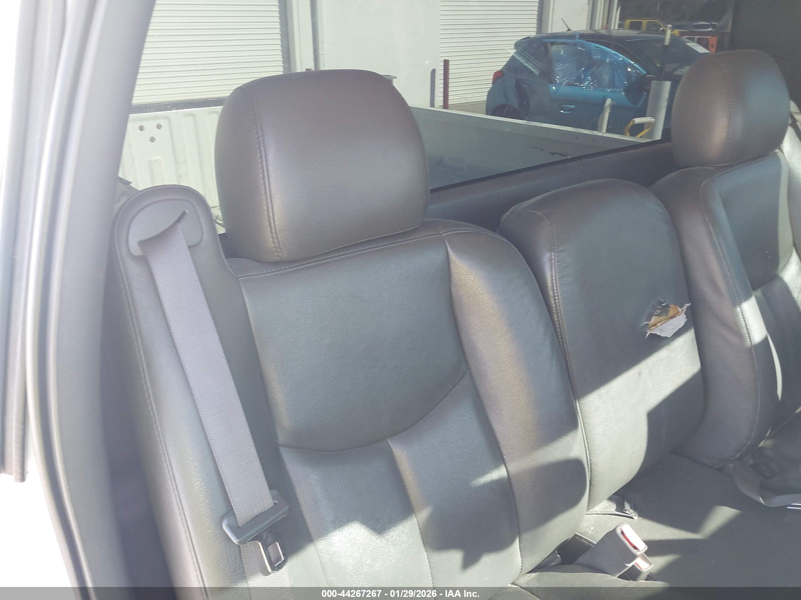 CHEVROLET SILVERADO image 8