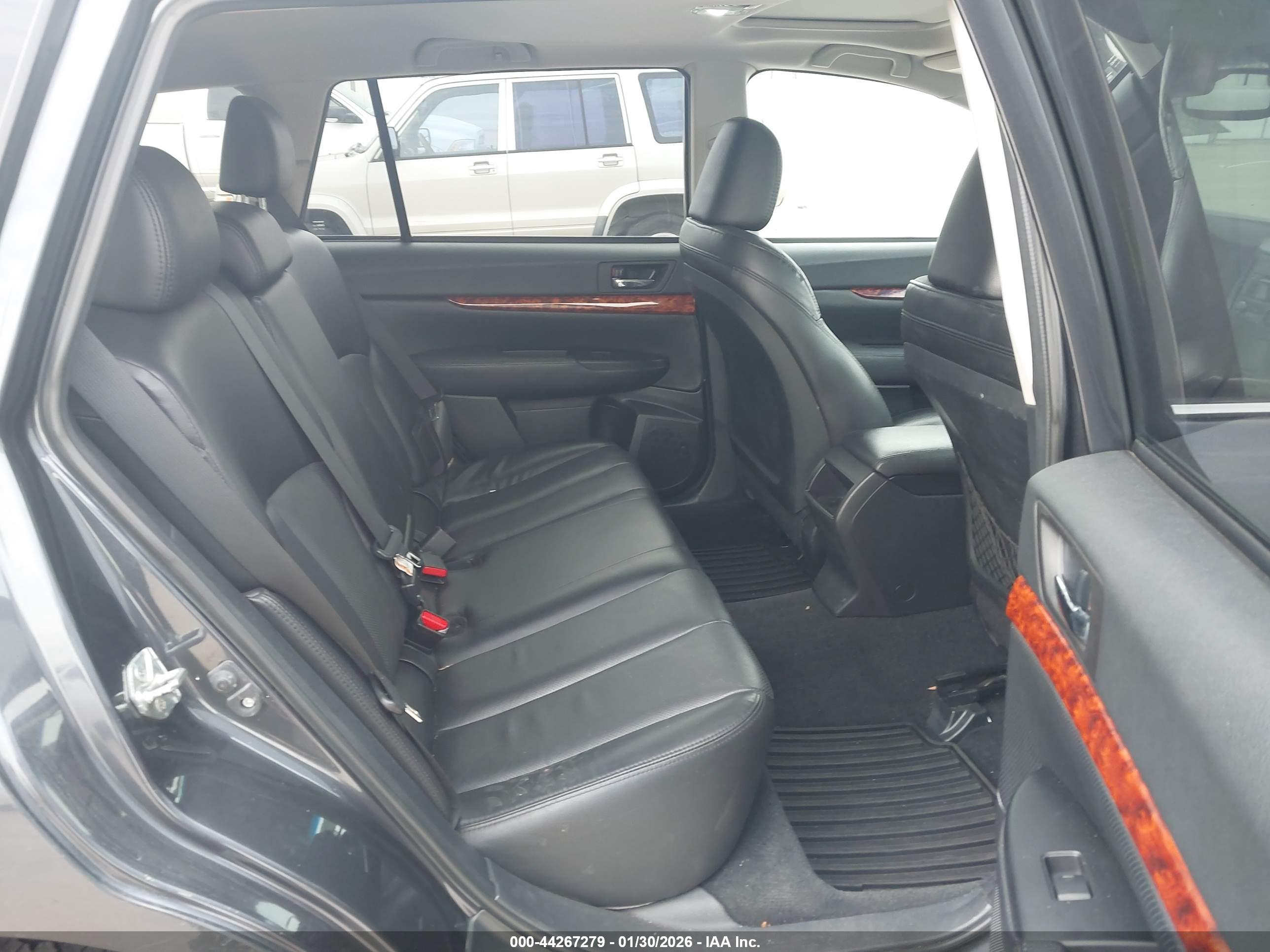 SUBARU OUTBACK image 8