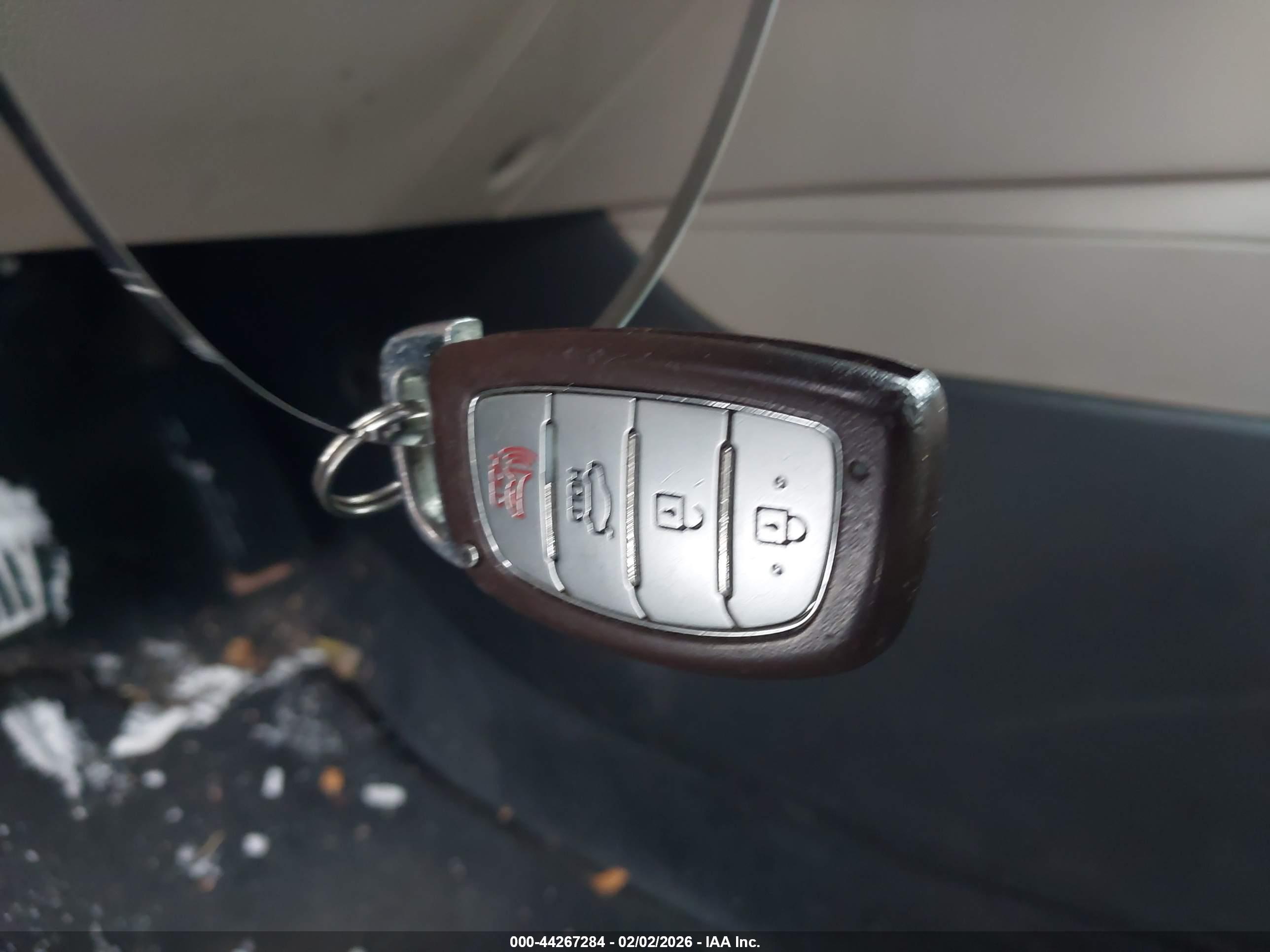HYUNDAI ELANTRA image 11