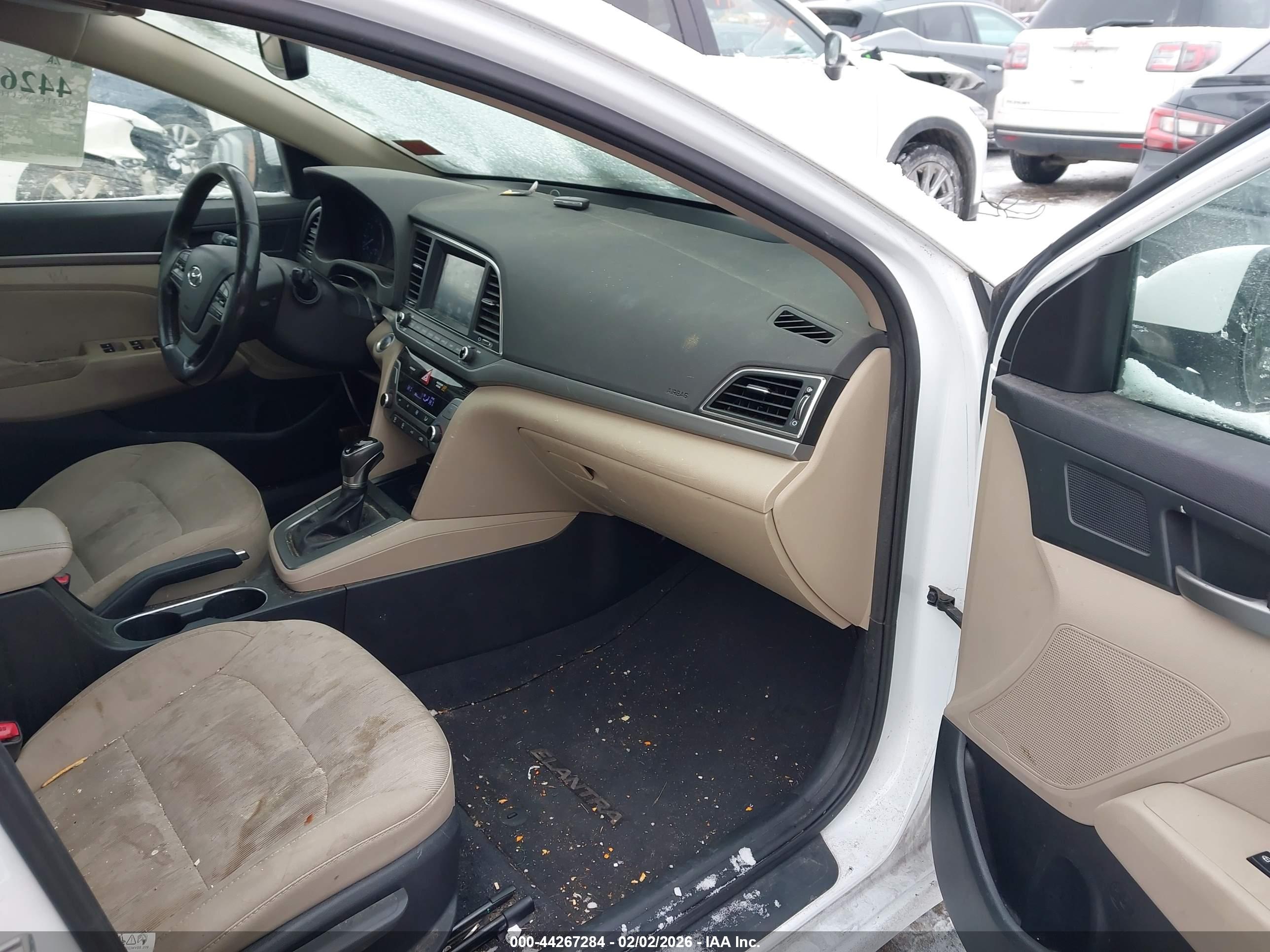 HYUNDAI ELANTRA image 5