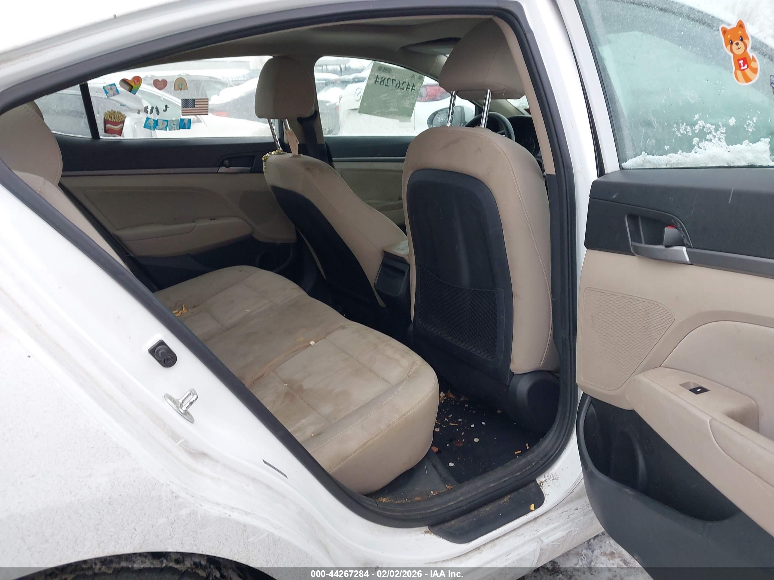 HYUNDAI ELANTRA image 8