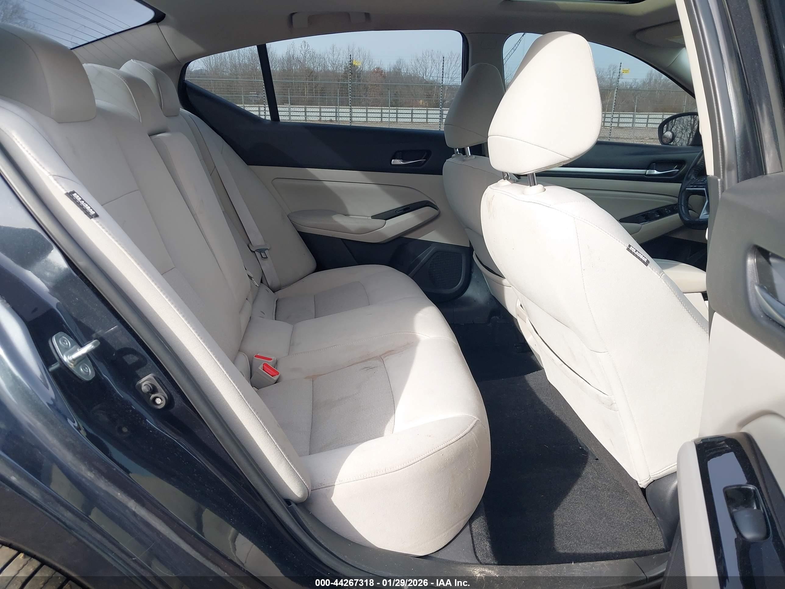 NISSAN ALTIMA image 8