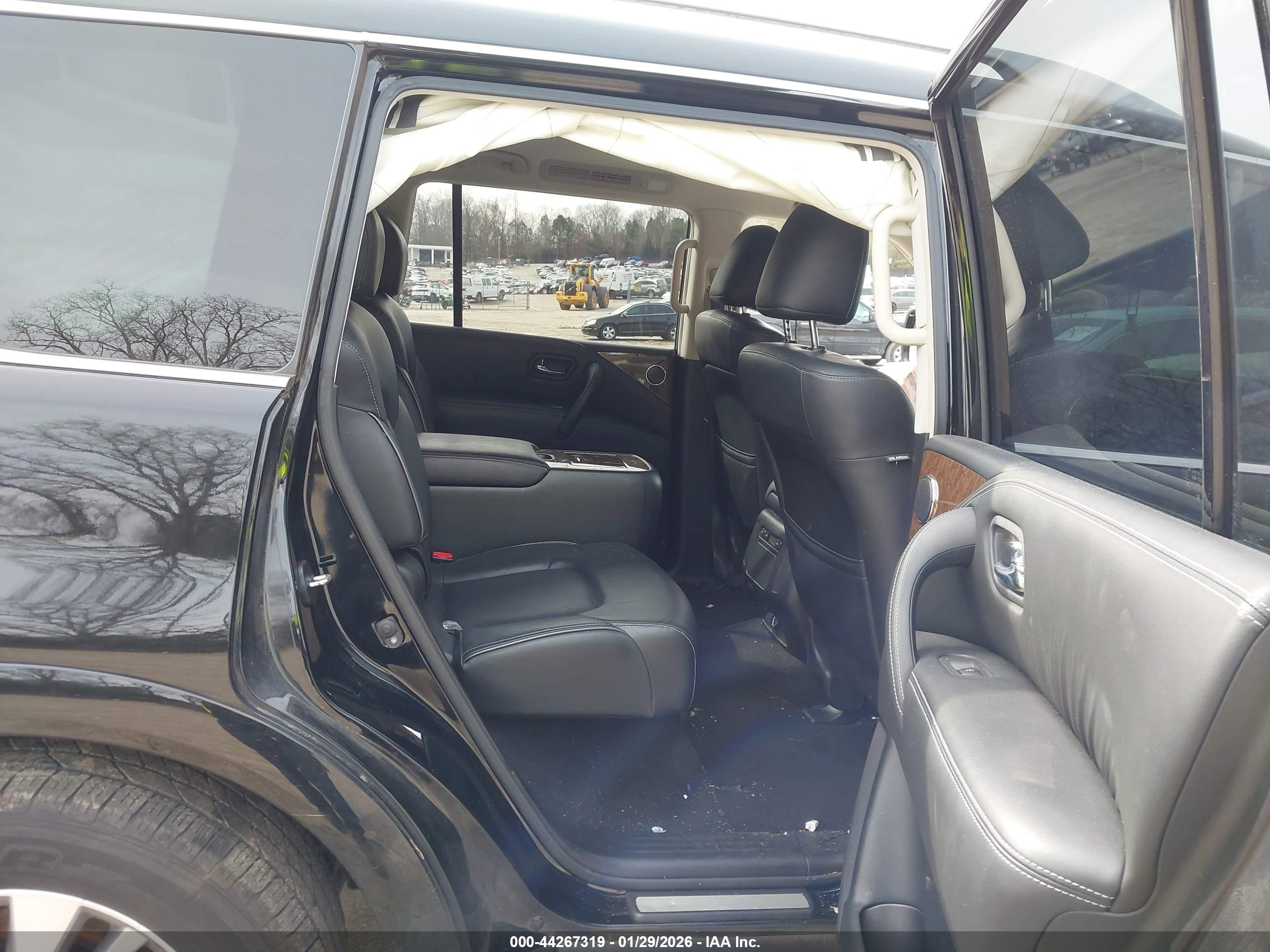 INFINITI QX80 image 8