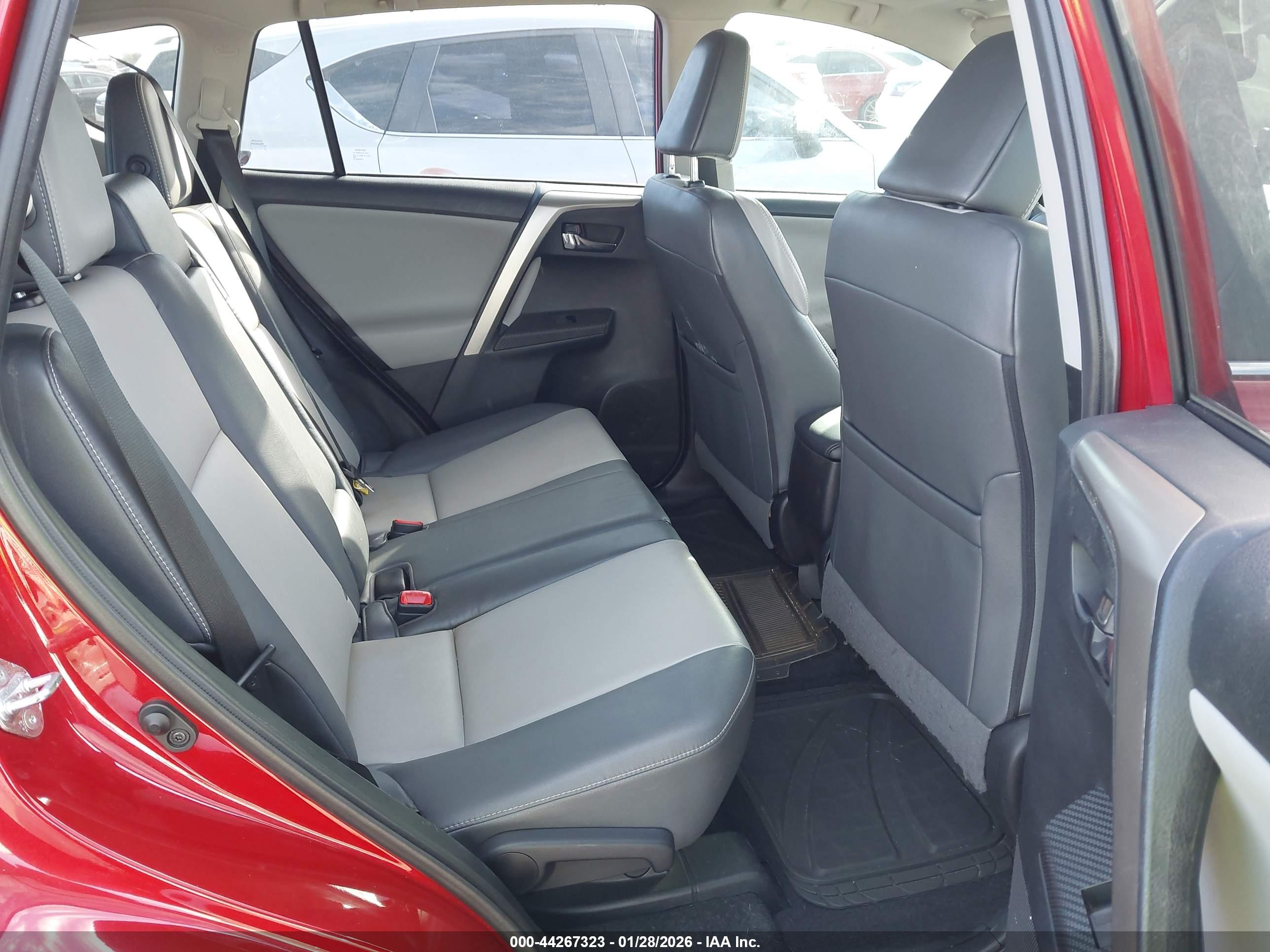 TOYOTA RAV4 image 8