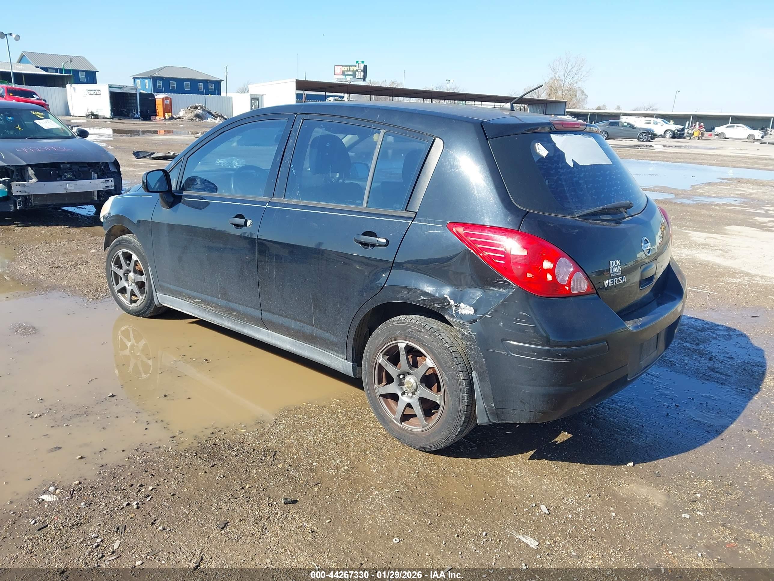 NISSAN VERSA image 3