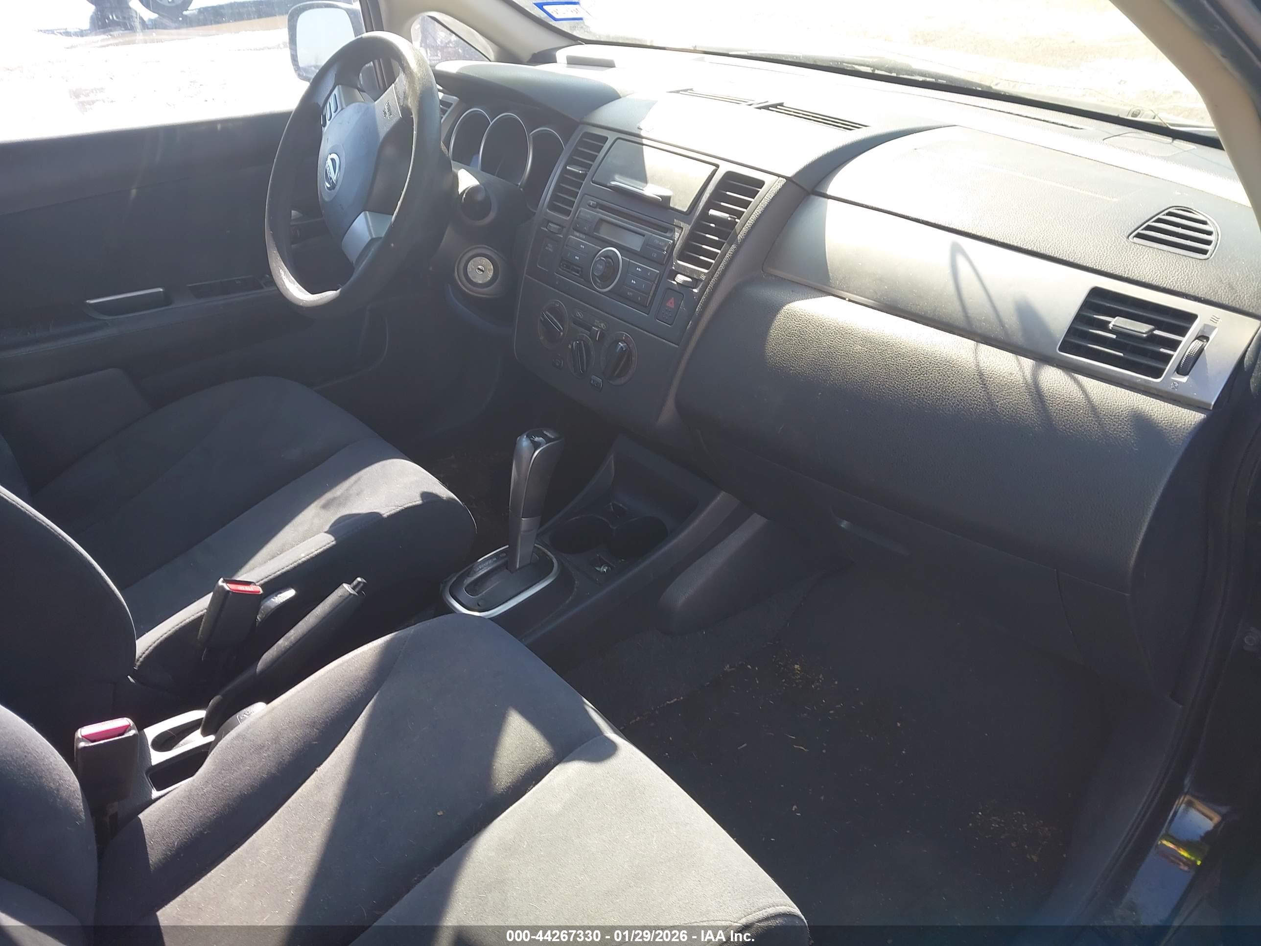 NISSAN VERSA image 5