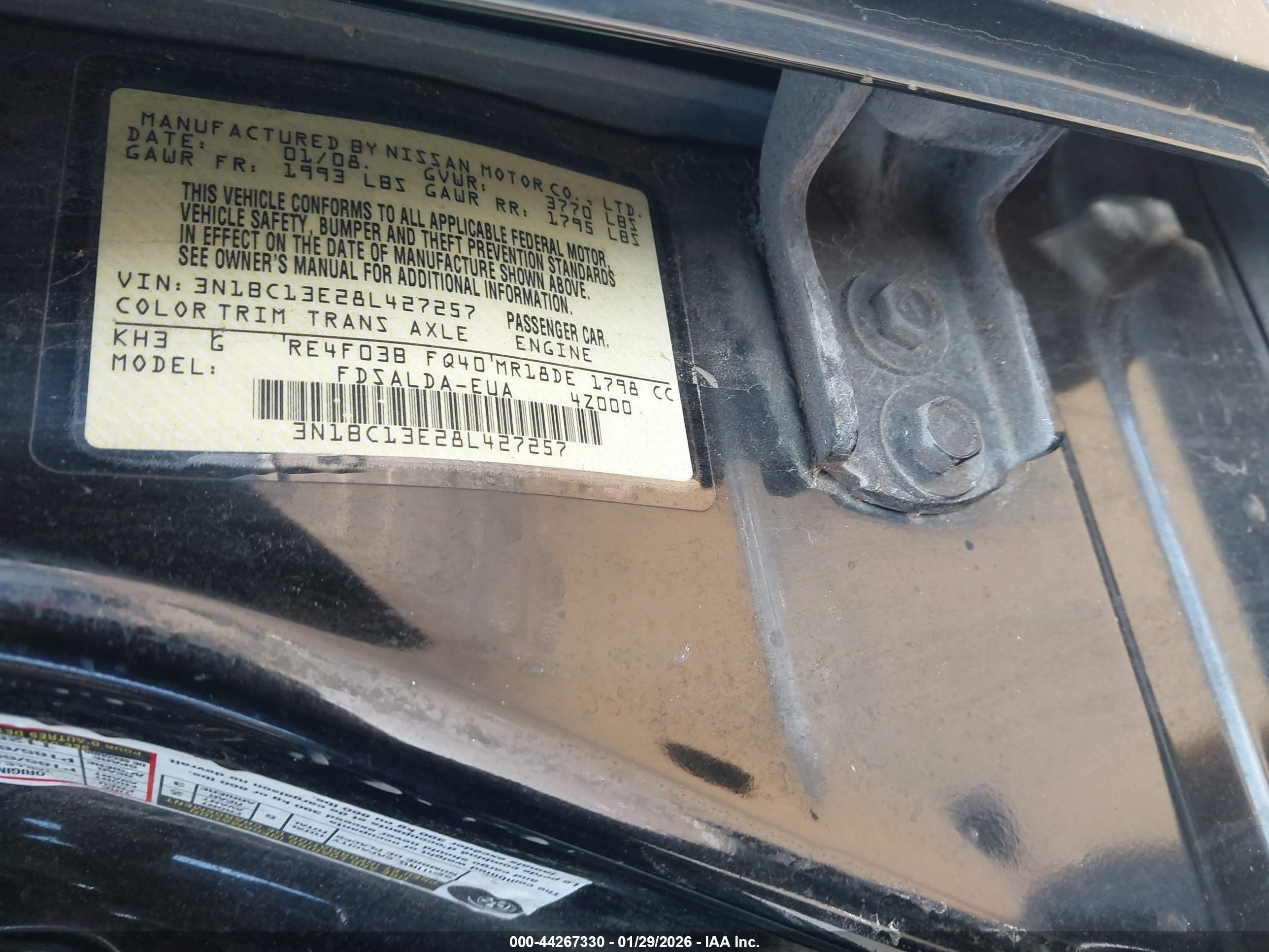 NISSAN VERSA image 9