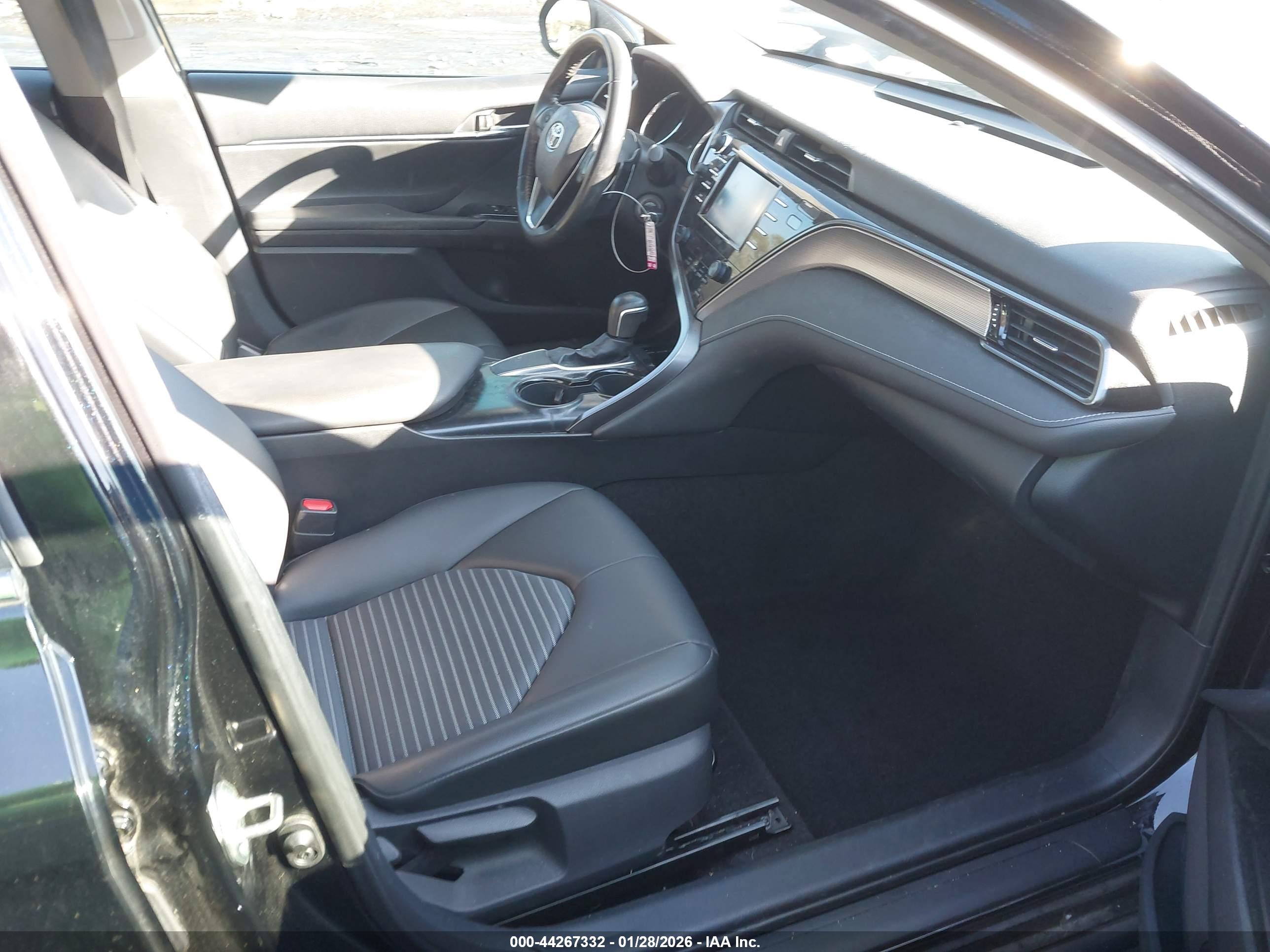 TOYOTA CAMRY image 5