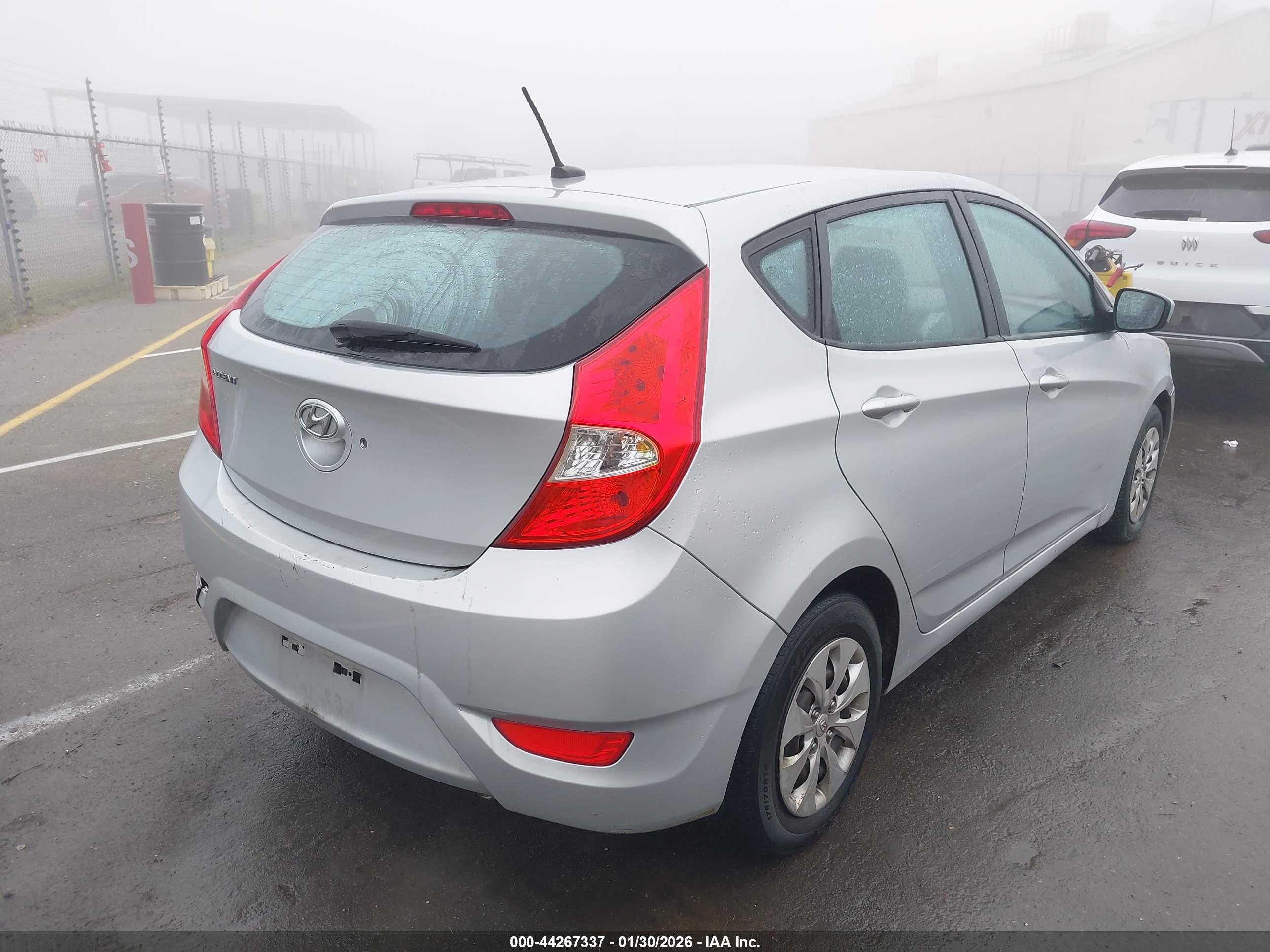 HYUNDAI ACCENT image 4