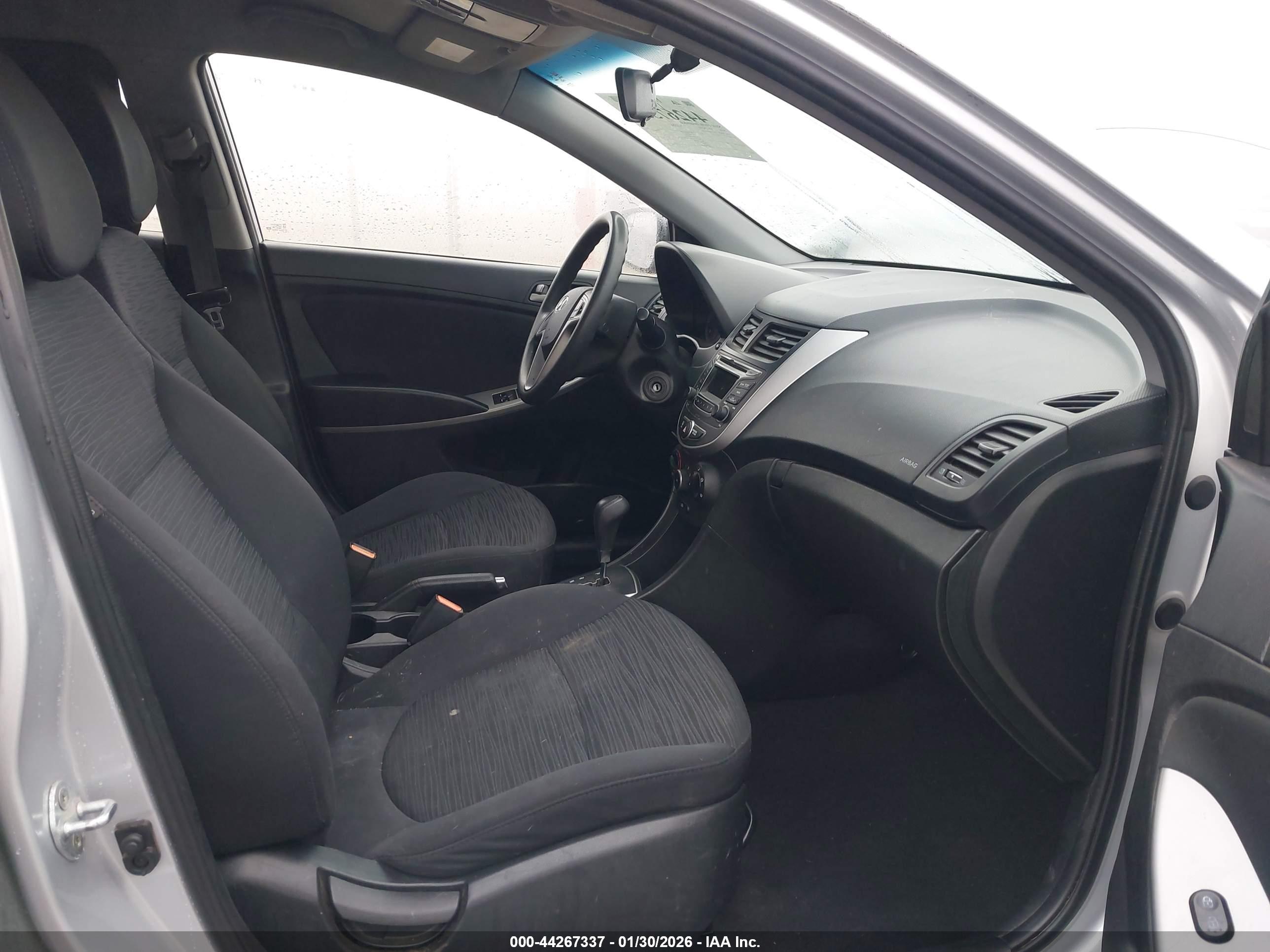 HYUNDAI ACCENT image 5