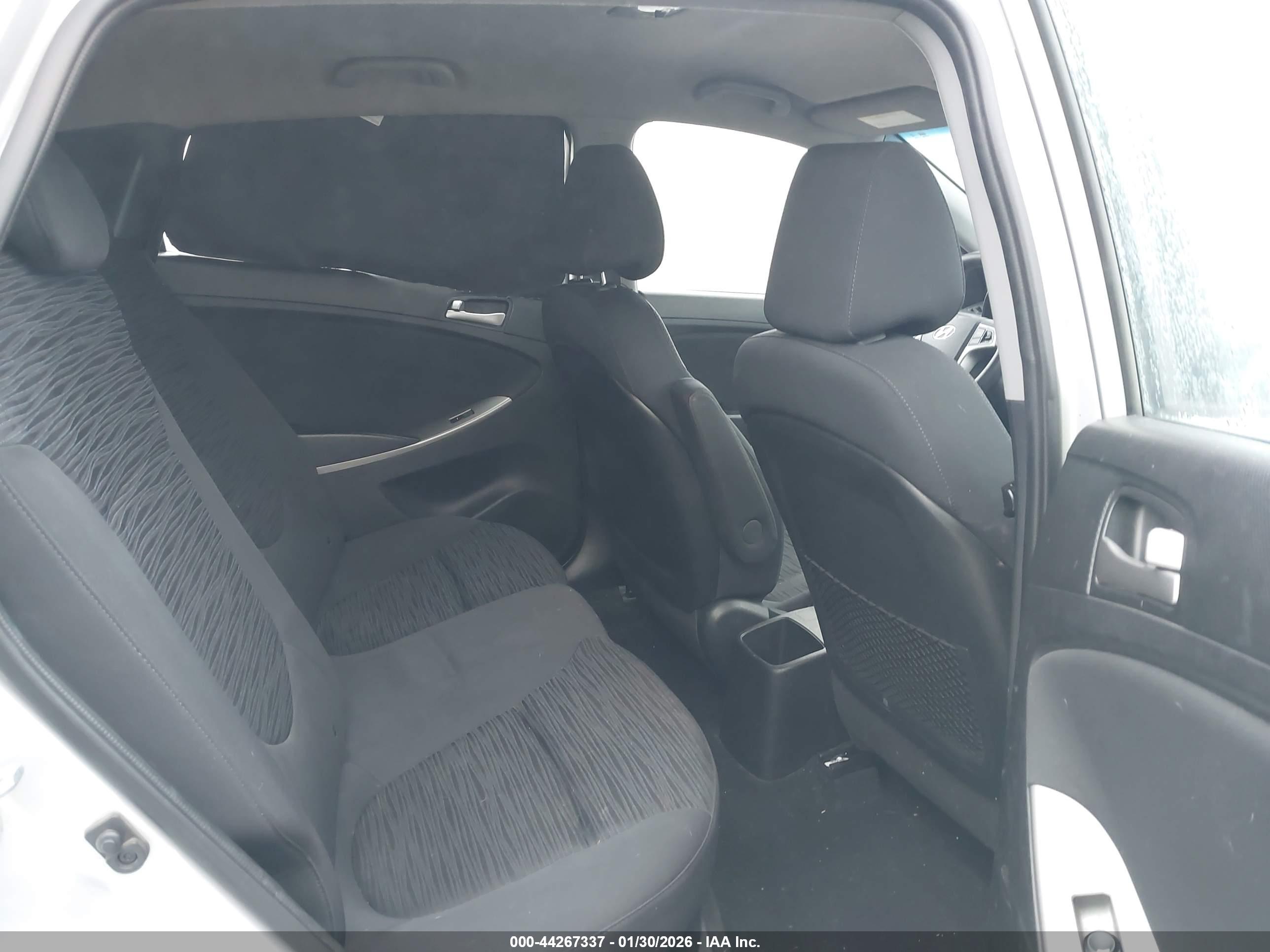 HYUNDAI ACCENT image 8