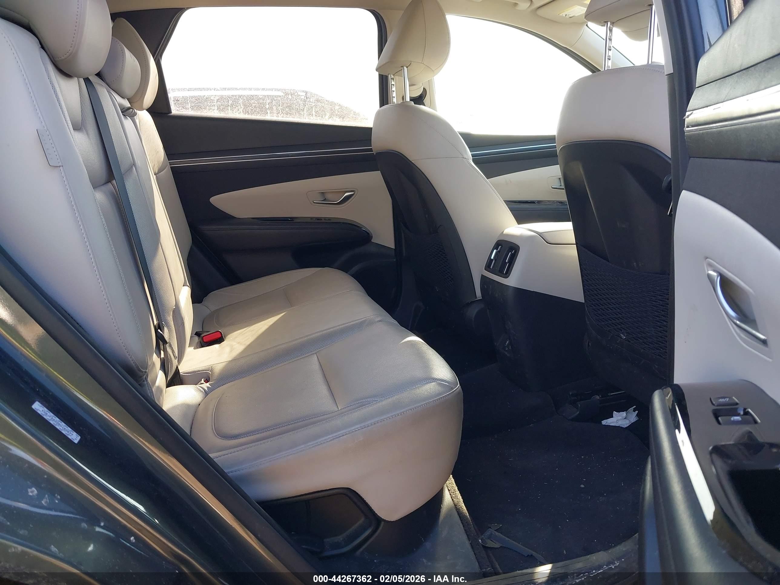 HYUNDAI TUCSON image 8