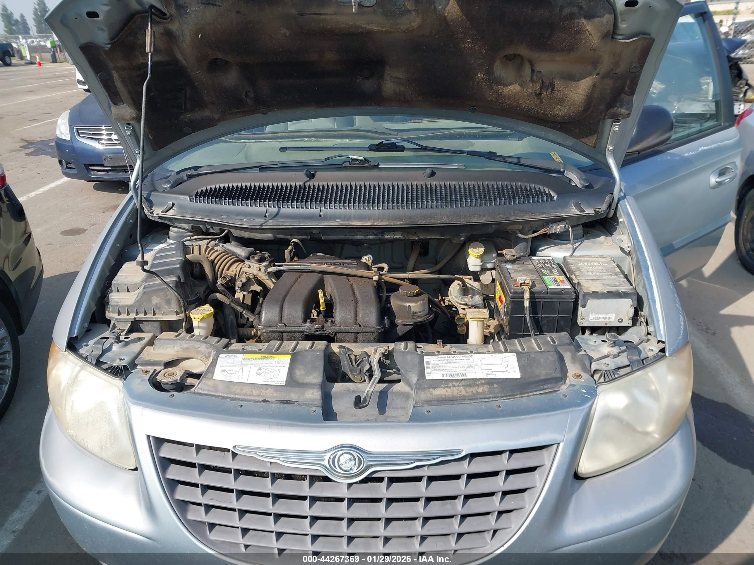 CHRYSLER VOYAGER image 10