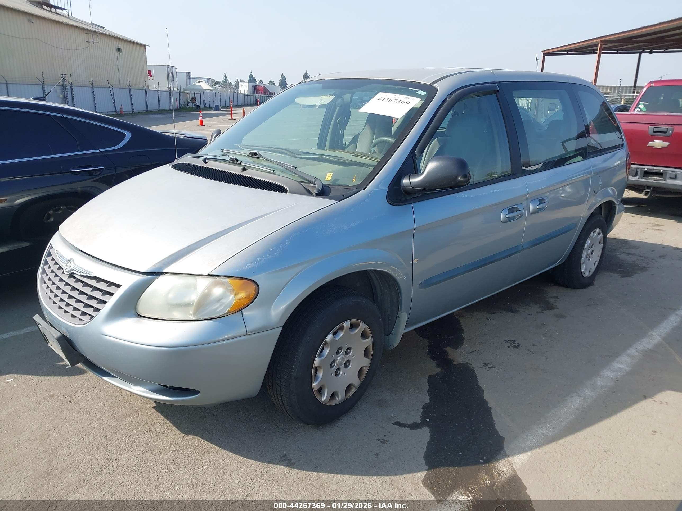 CHRYSLER VOYAGER image 2