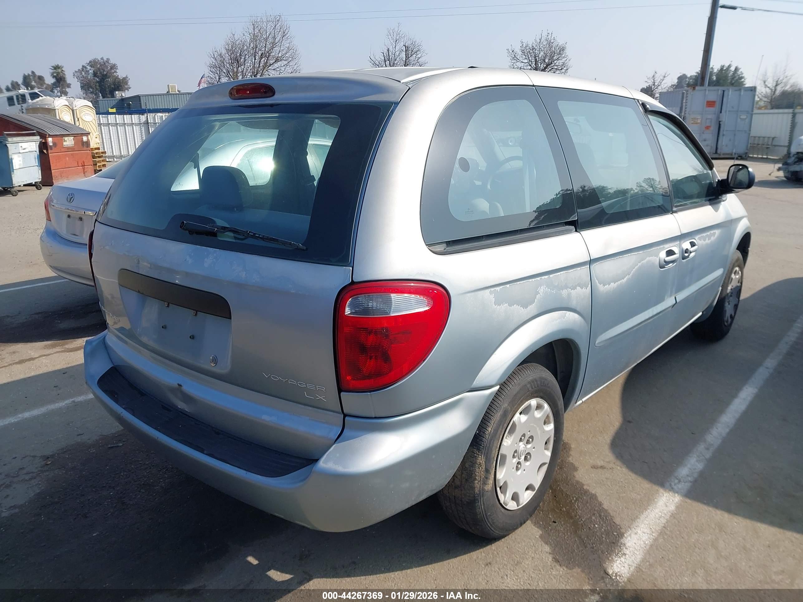 CHRYSLER VOYAGER image 4