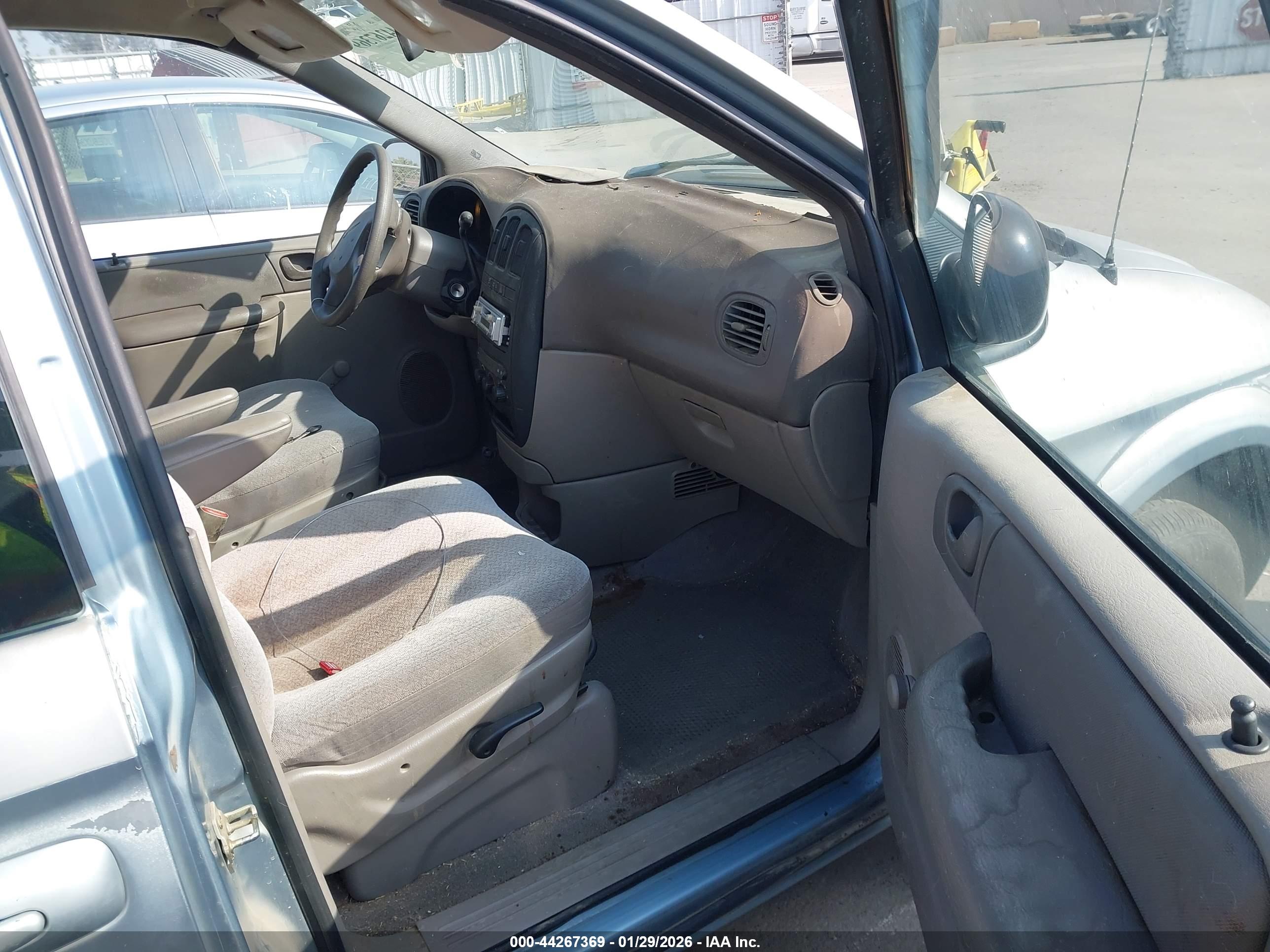 CHRYSLER VOYAGER image 5