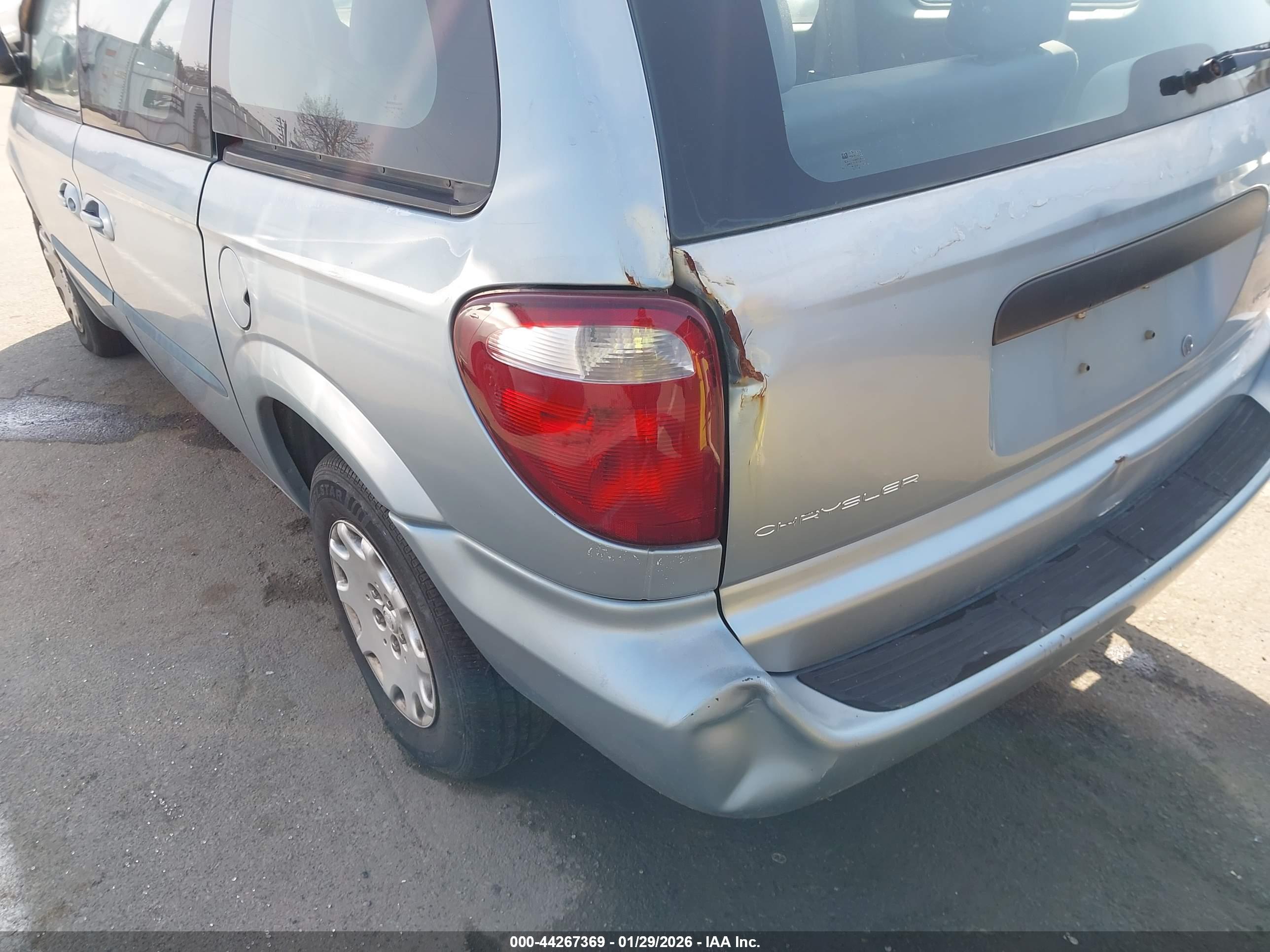 CHRYSLER VOYAGER image 6