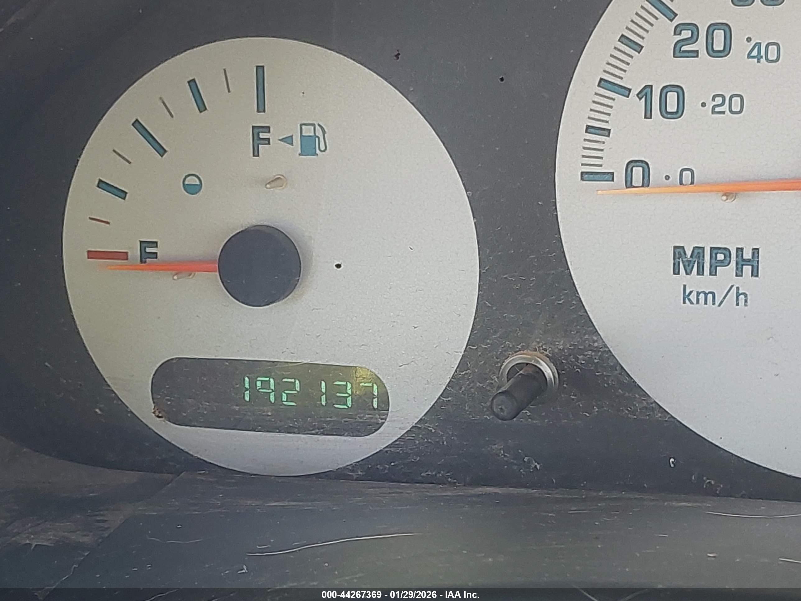 CHRYSLER VOYAGER image 7