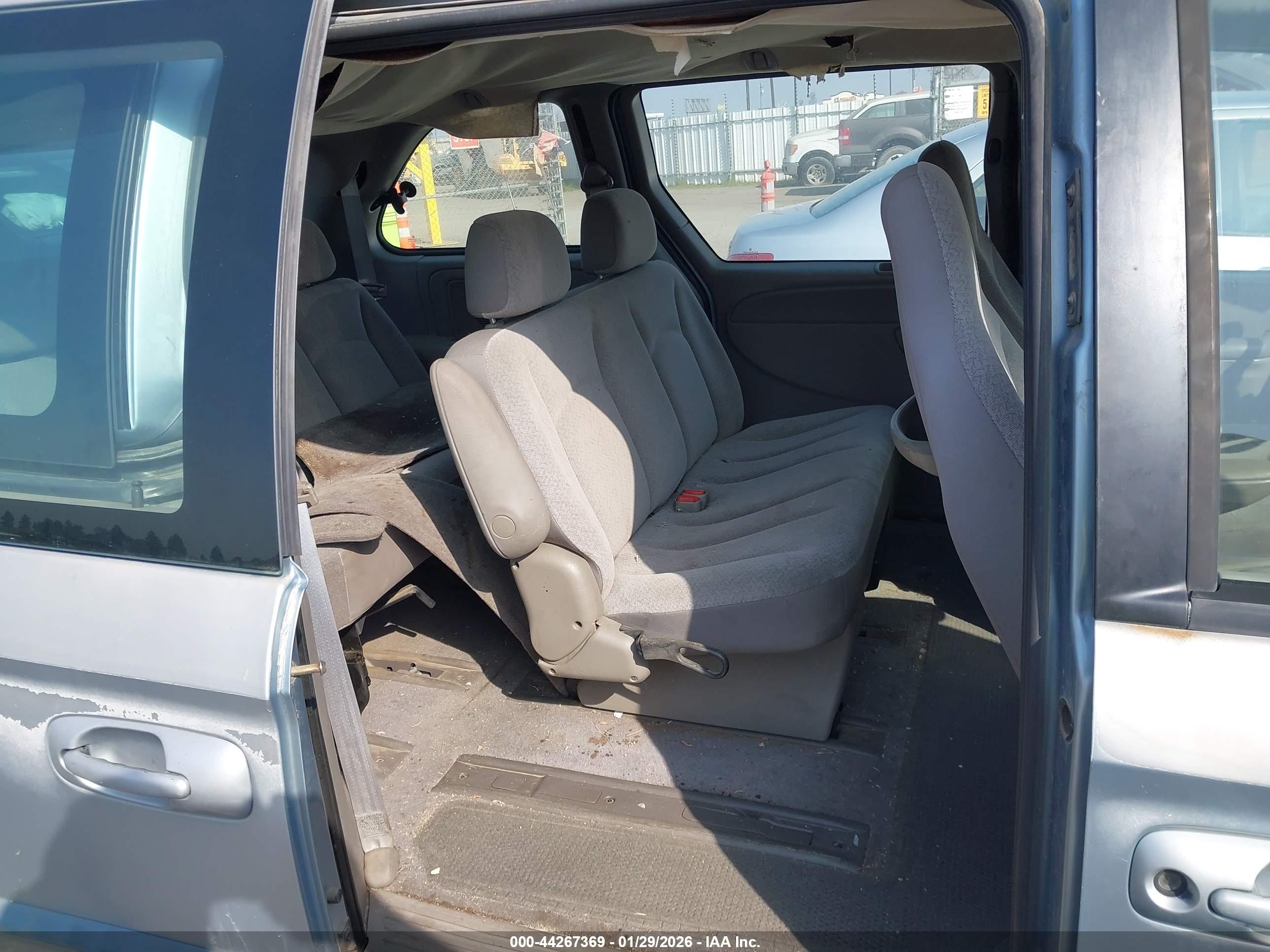 CHRYSLER VOYAGER image 8