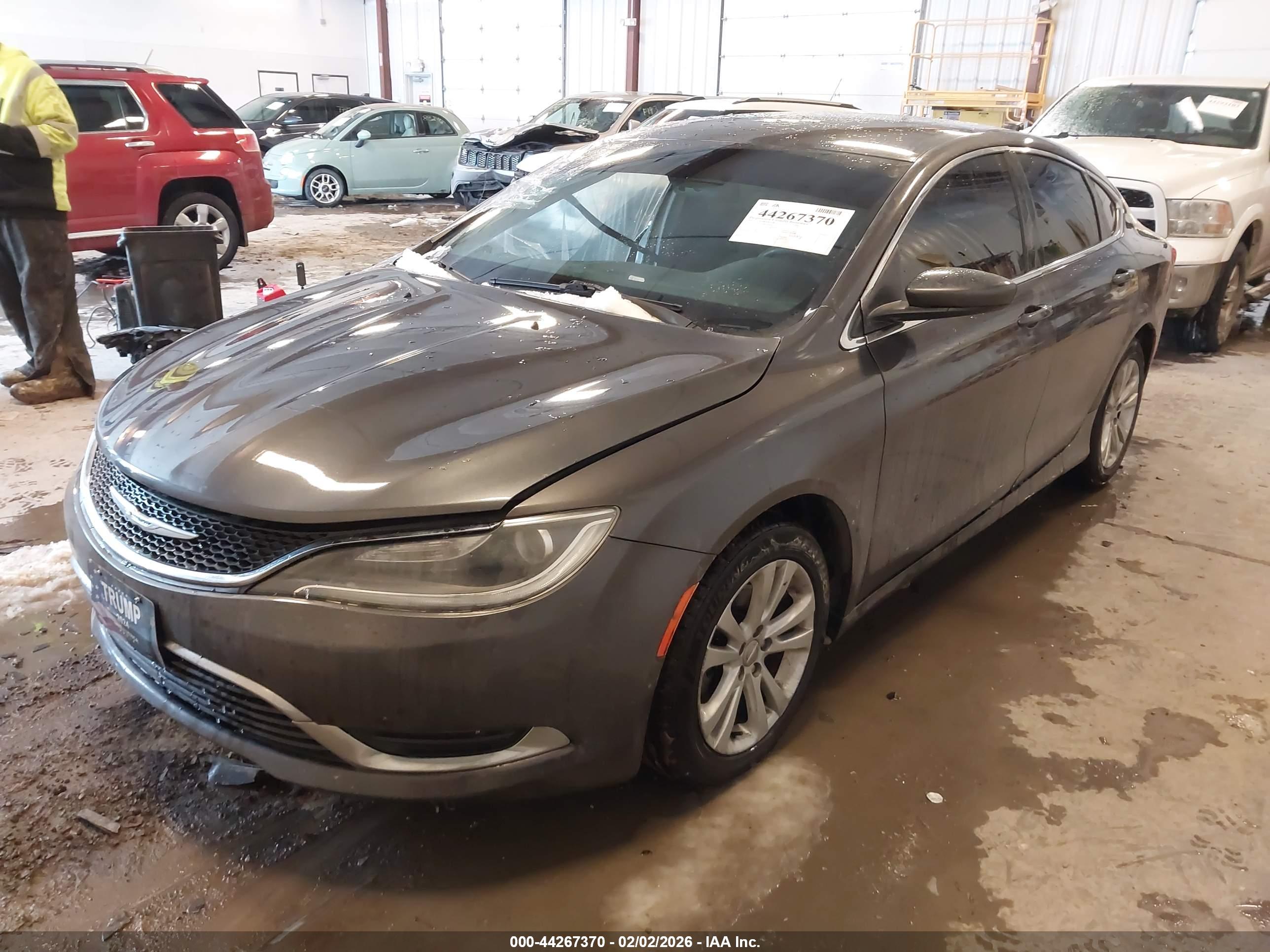 CHRYSLER 200 image 2