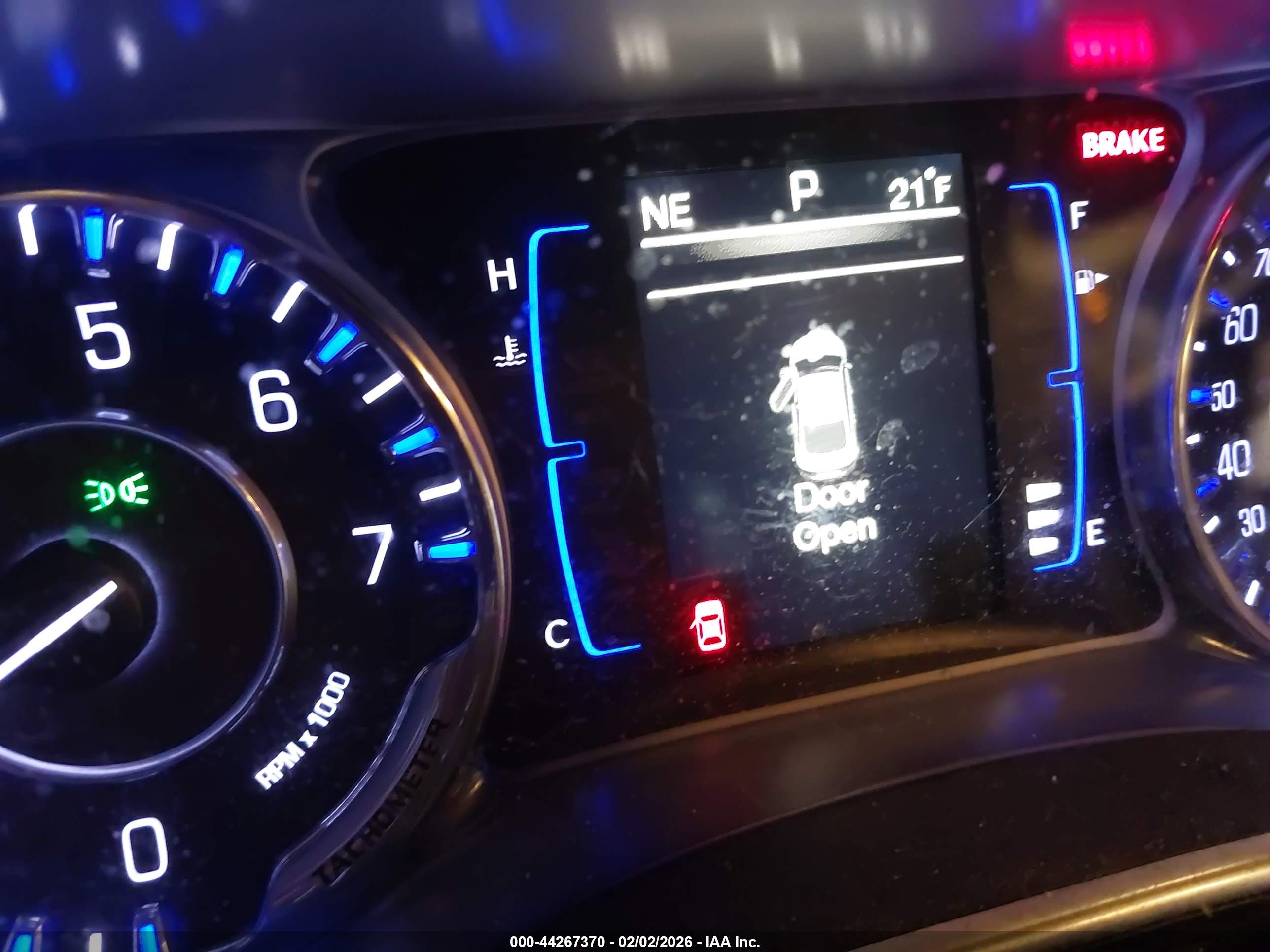 CHRYSLER 200 image 7