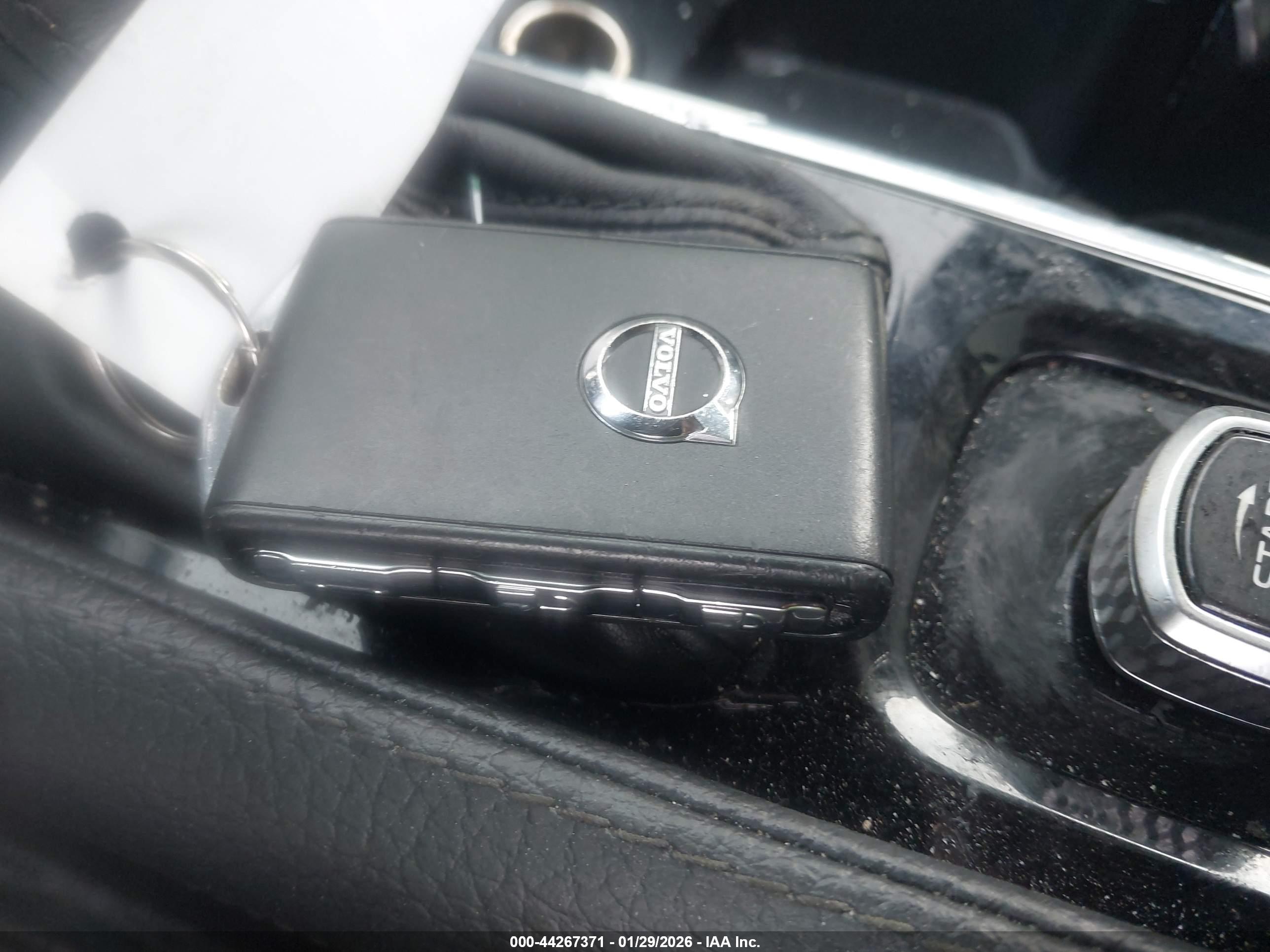 VOLVO XC90 image 11