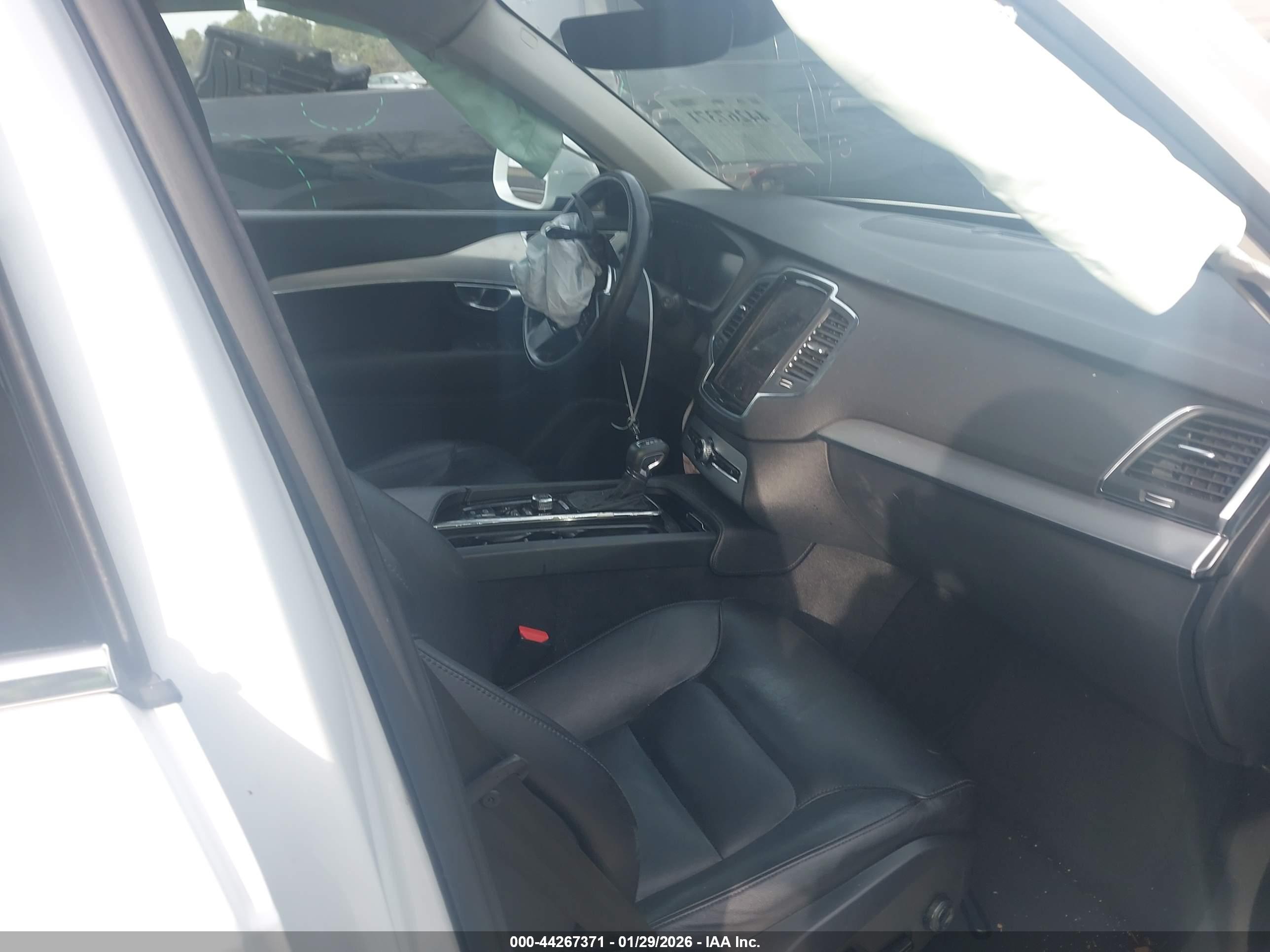 VOLVO XC90 image 5