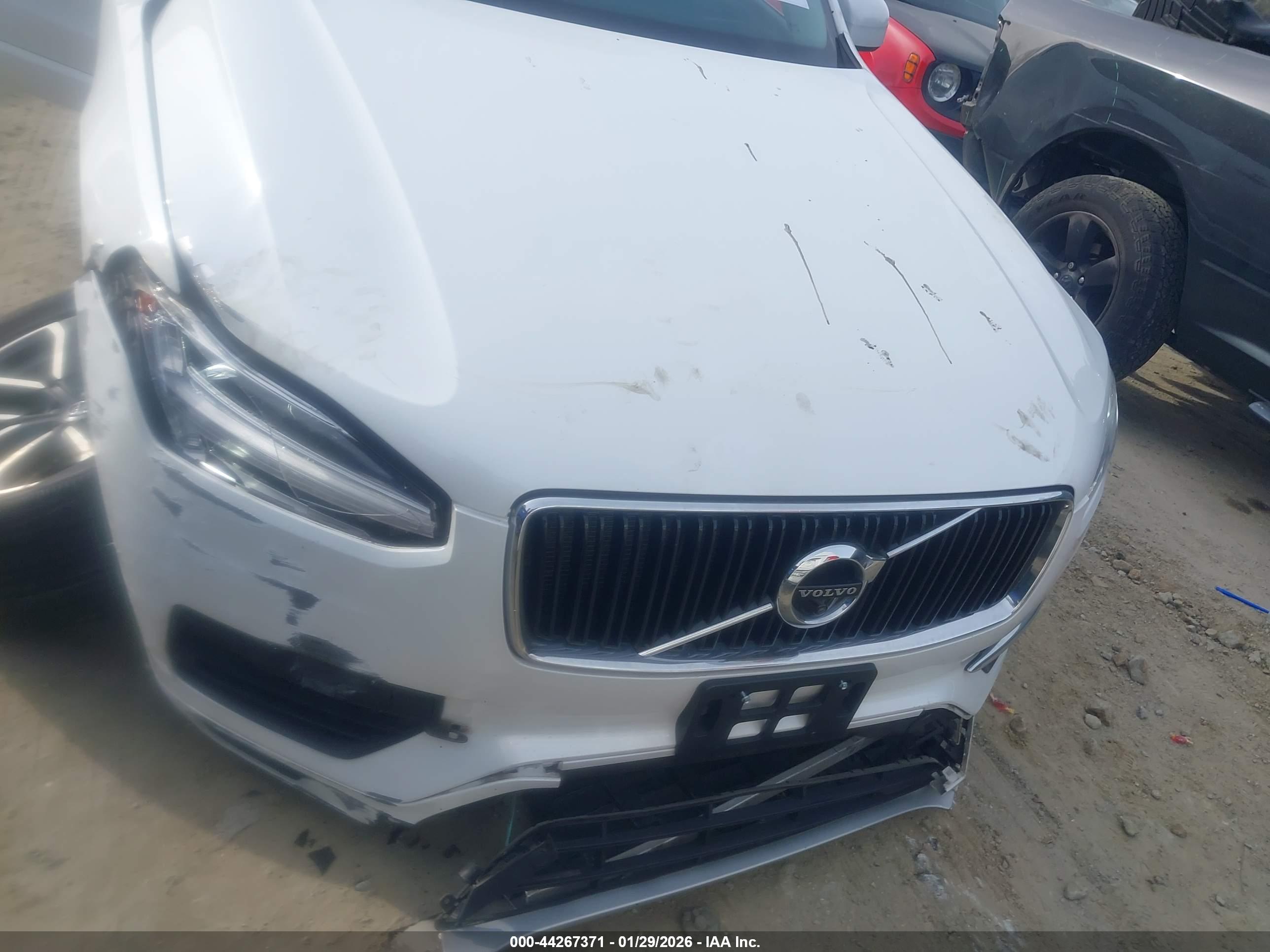 VOLVO XC90 image 6