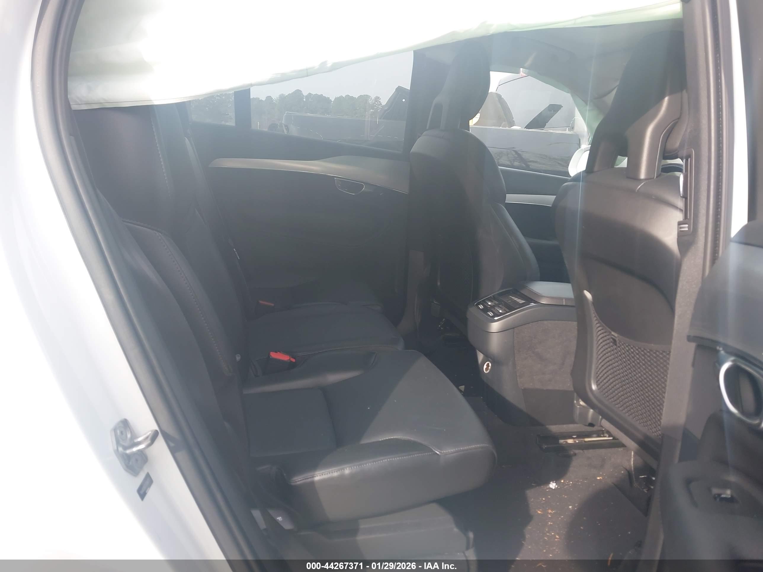 VOLVO XC90 image 8
