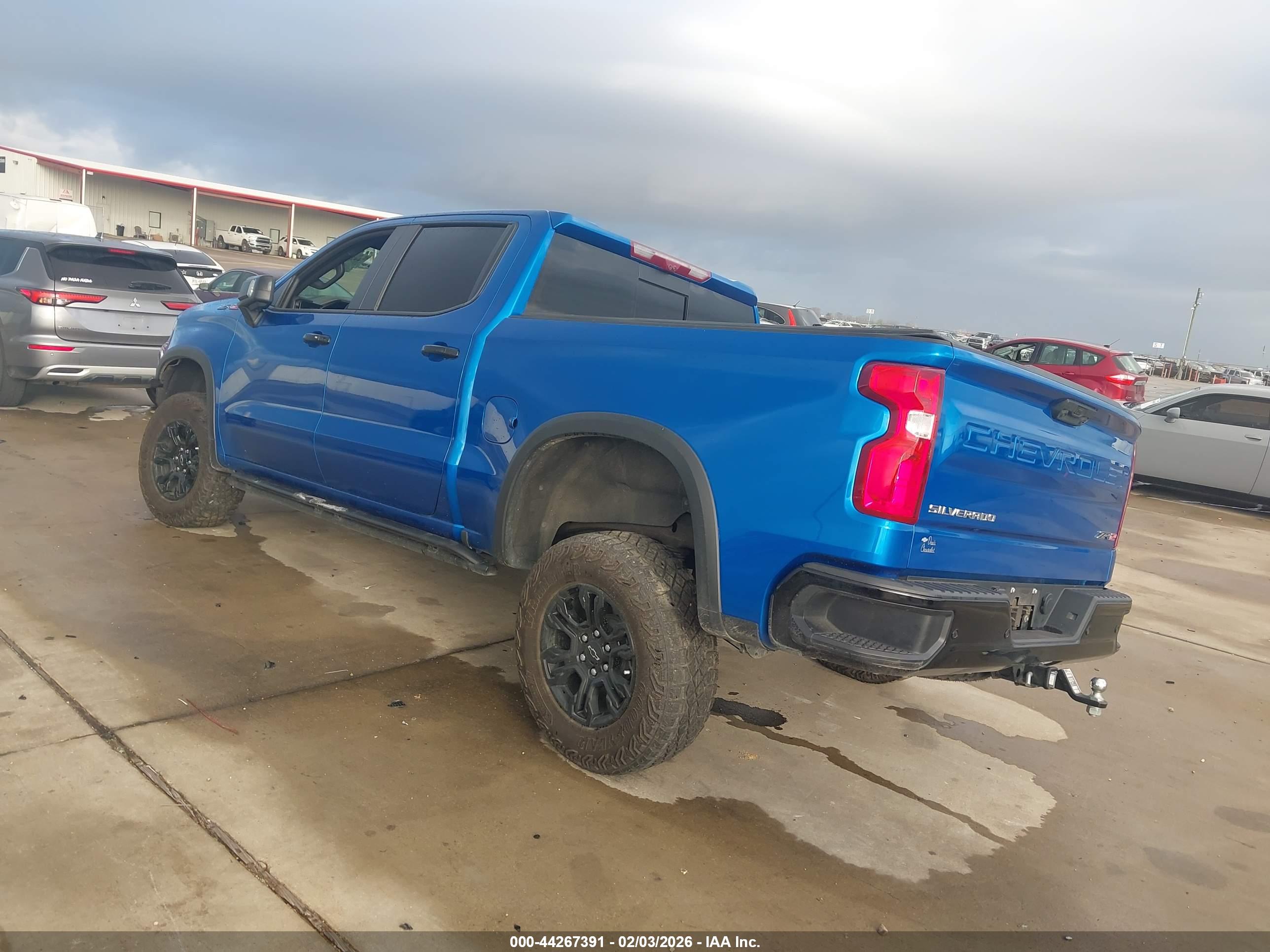 CHEVROLET SILVERADO image 3