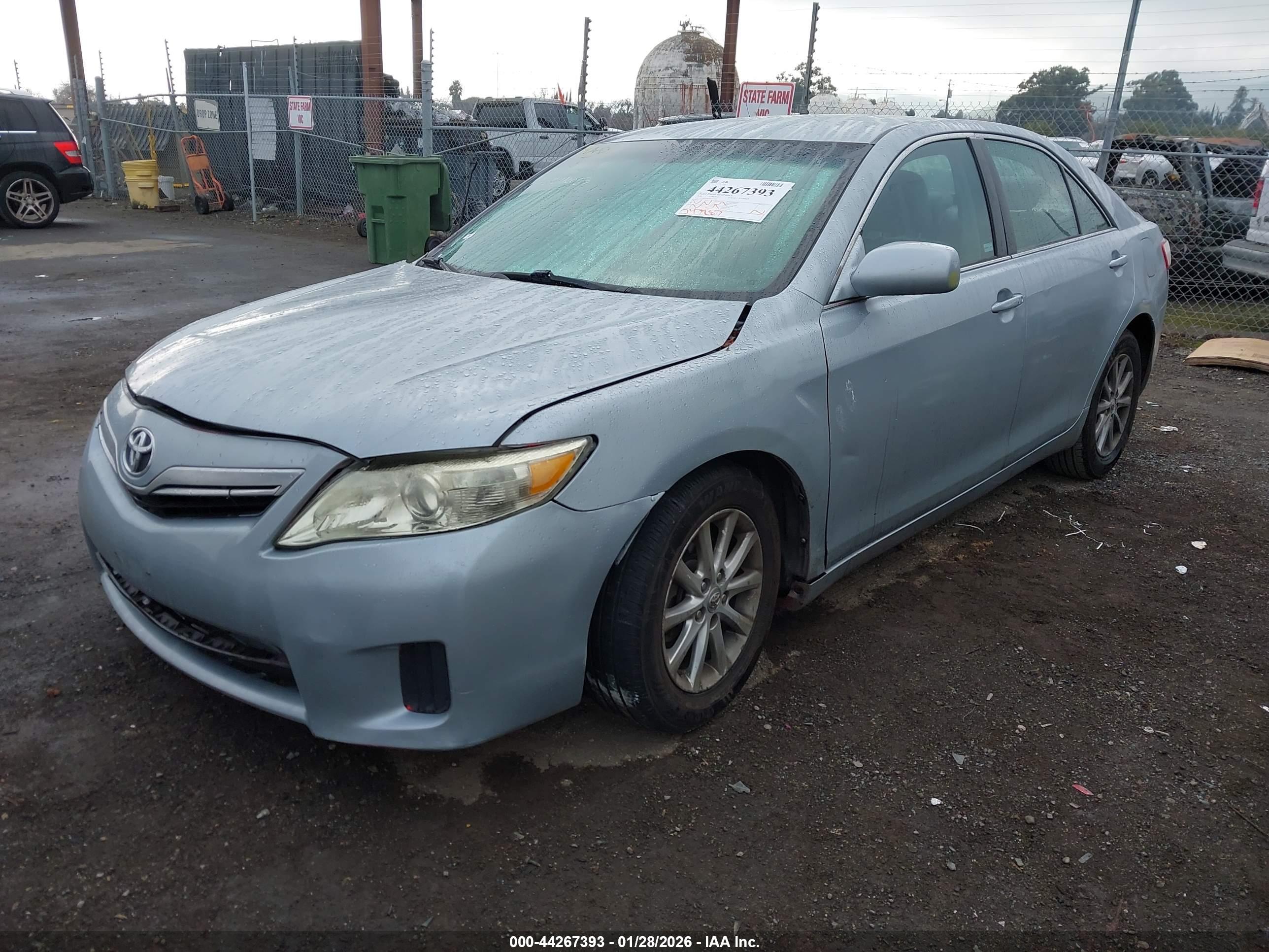 TOYOTA CAMRY image 2