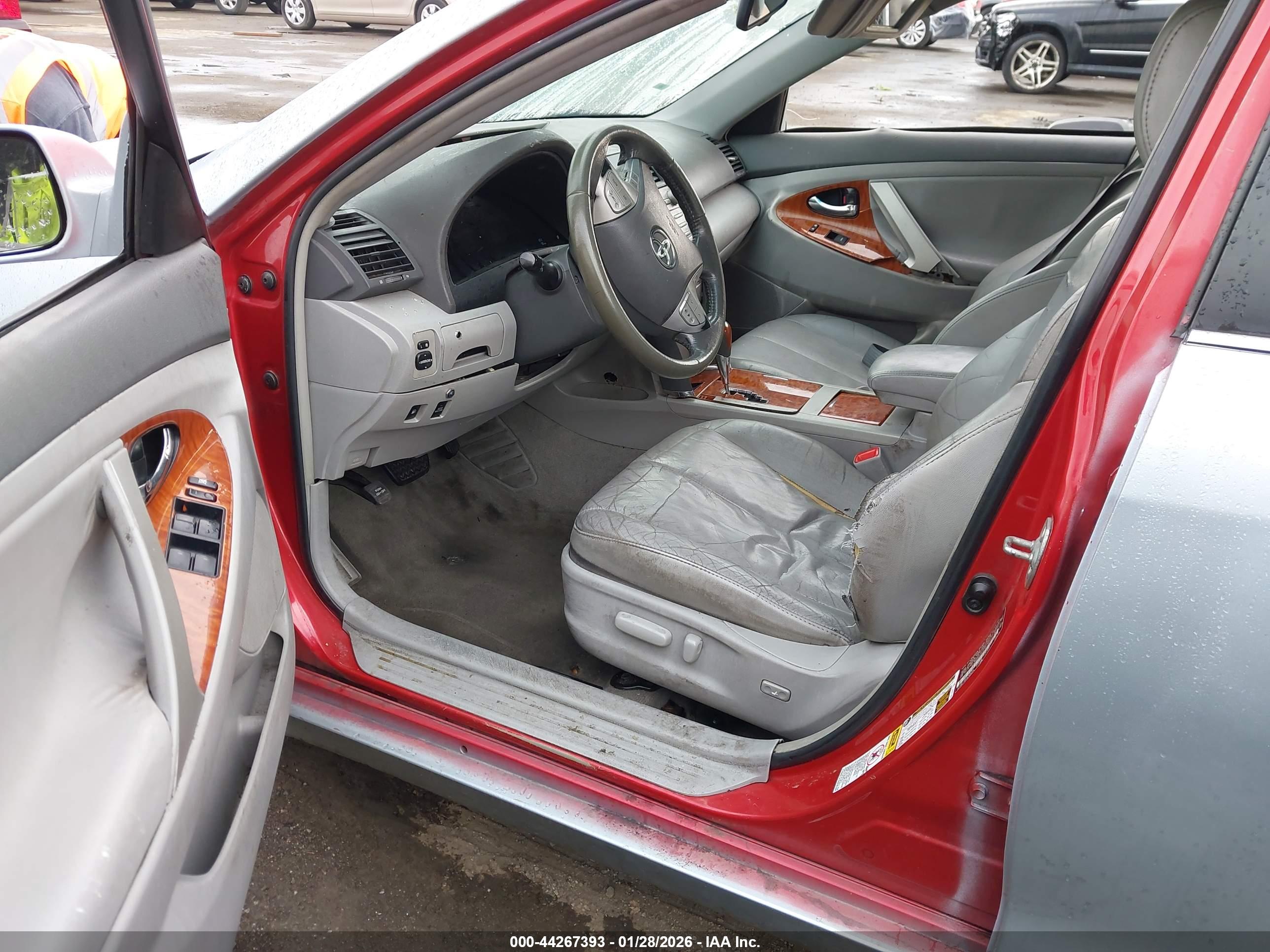 TOYOTA CAMRY image 5